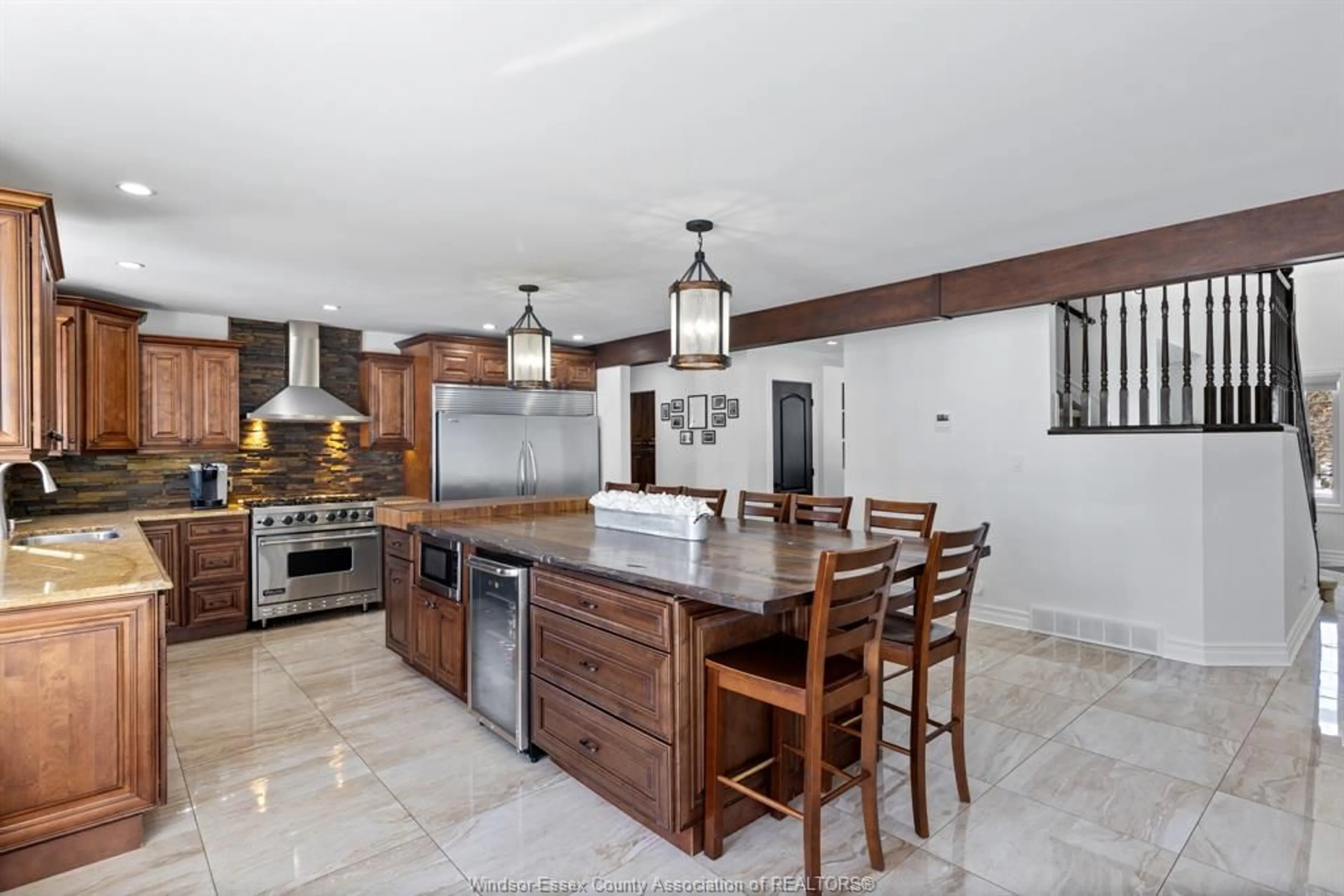 Open concept kitchen, ceramic/tile floor for 313 CRYSTAL BAY Dr, Amherstburg Ontario N9V 4A6