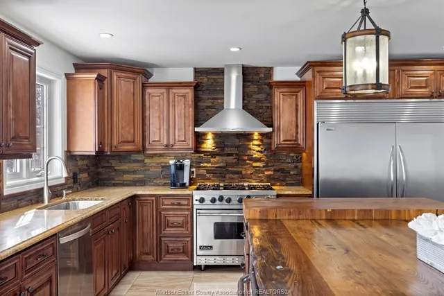 313 CRYSTAL BAY Dr, Amherstburg 4