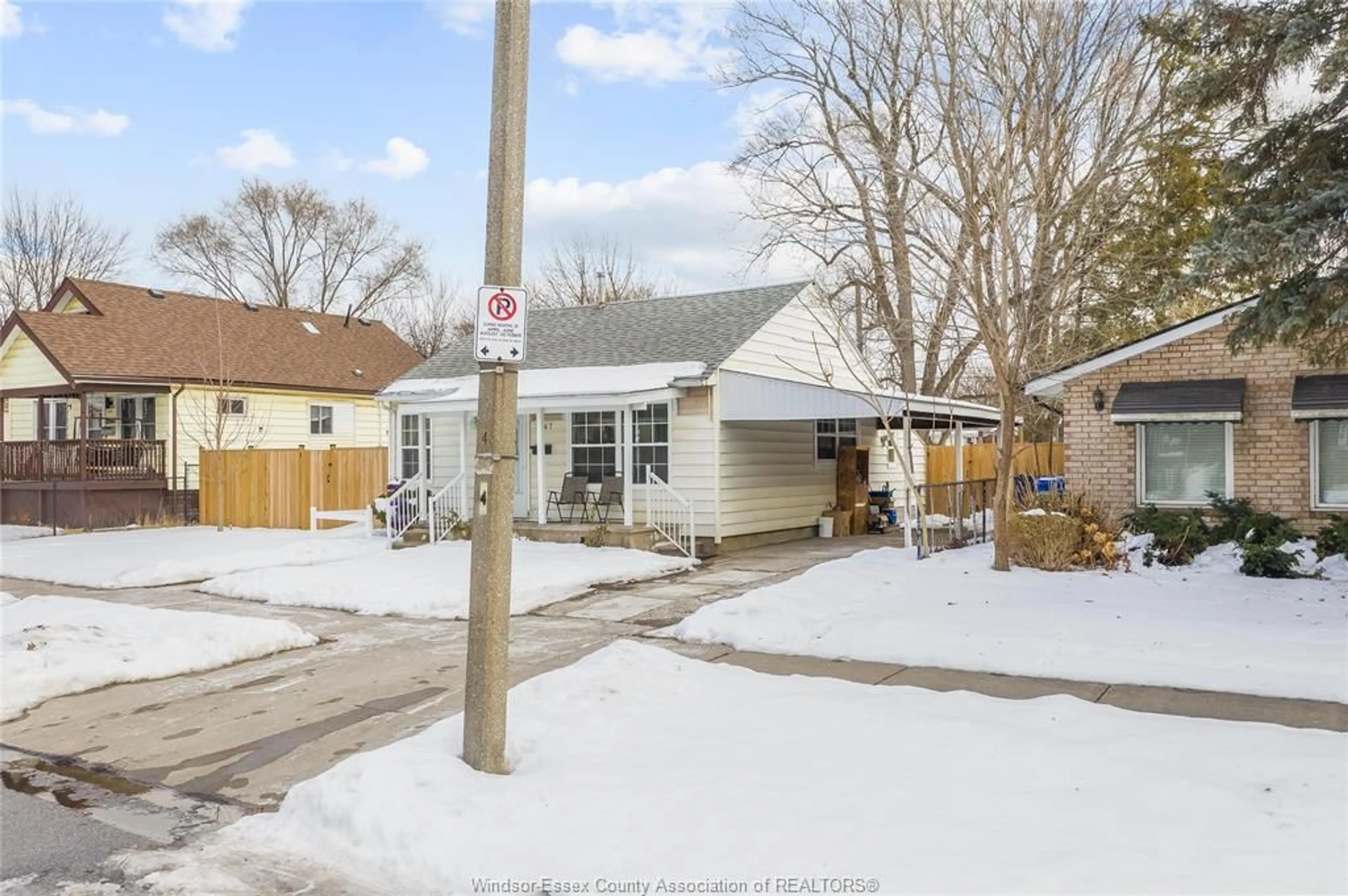 Unknown for 3567 KING St, Windsor Ontario N9C 1P4