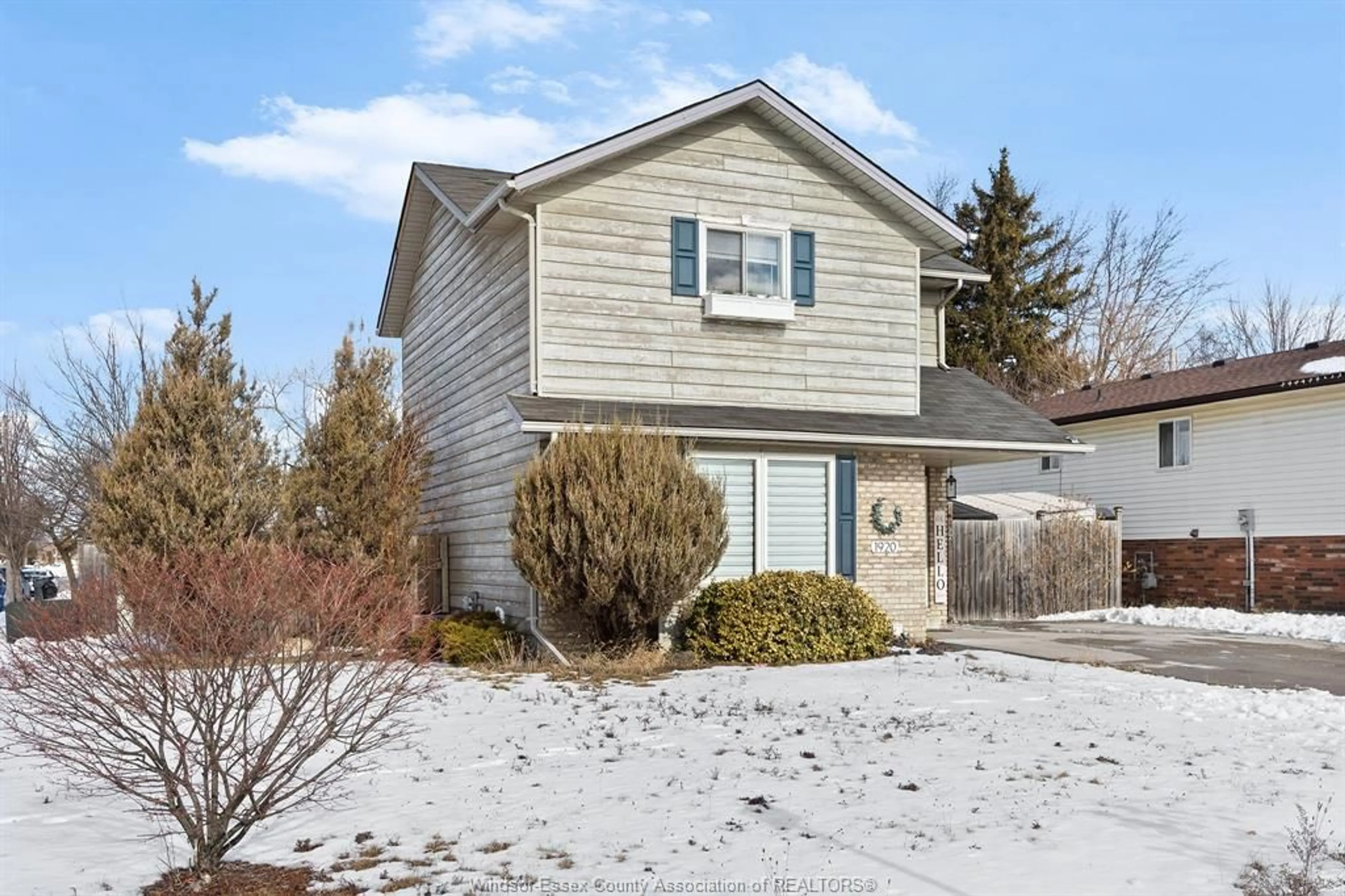 Home with vinyl exterior material, street for 1920 LAPPIN Ave, Windsor Ontario N9W 5G3