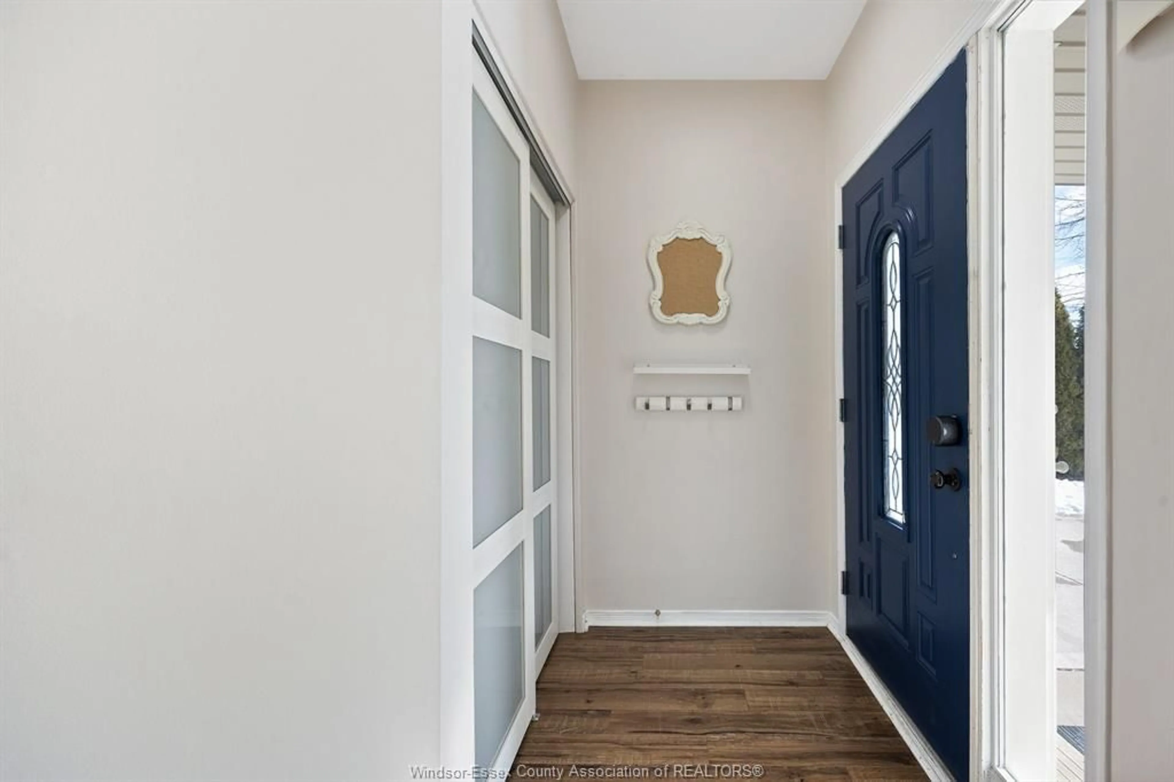 Indoor entryway for 1920 LAPPIN Ave, Windsor Ontario N9W 5G3