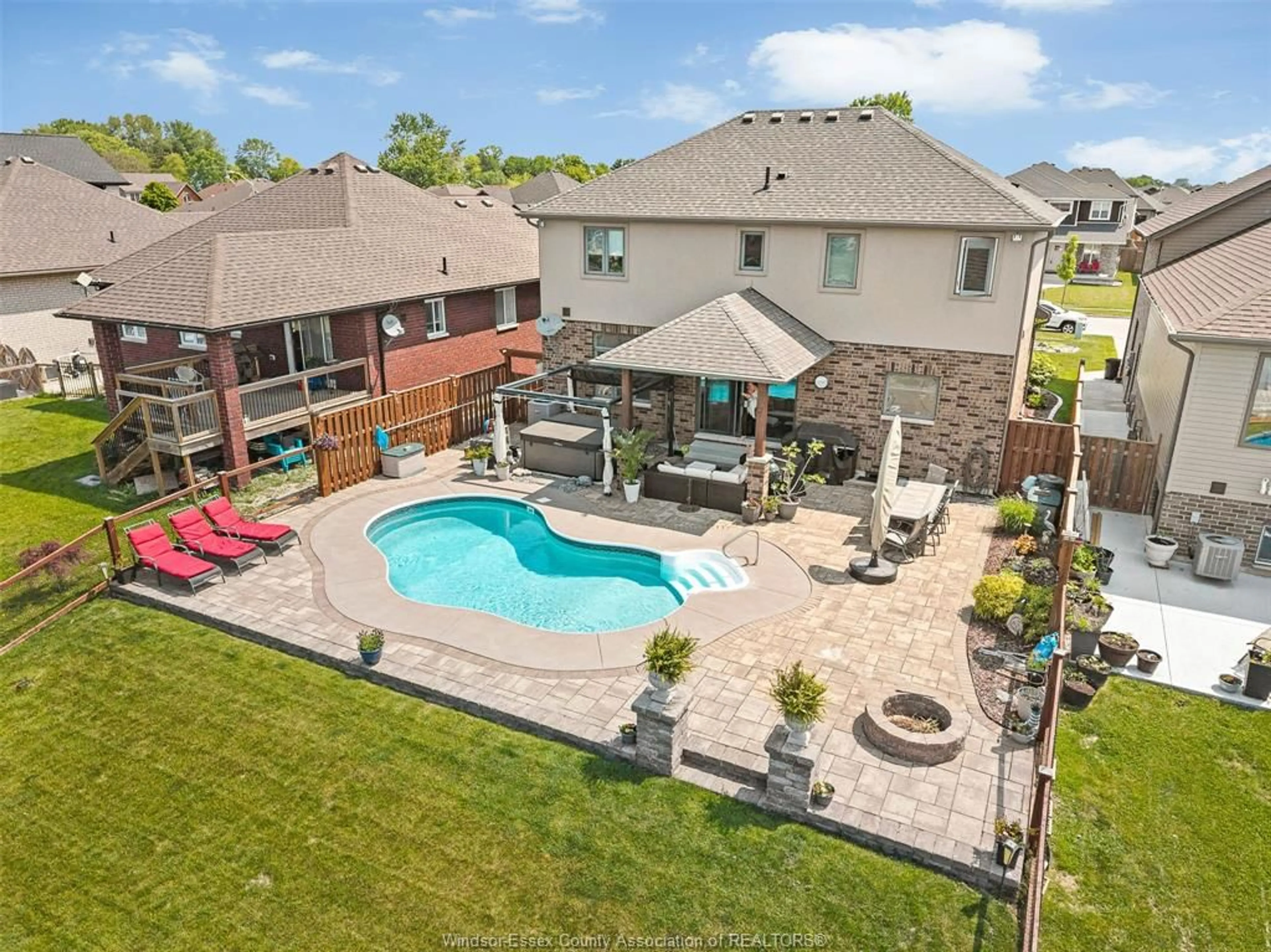 A pic from outside/outdoor area/front of a property/back of a property/a pic from drone, unknown for 202 SUMMER St, Lakeshore Ontario N8L 0G6