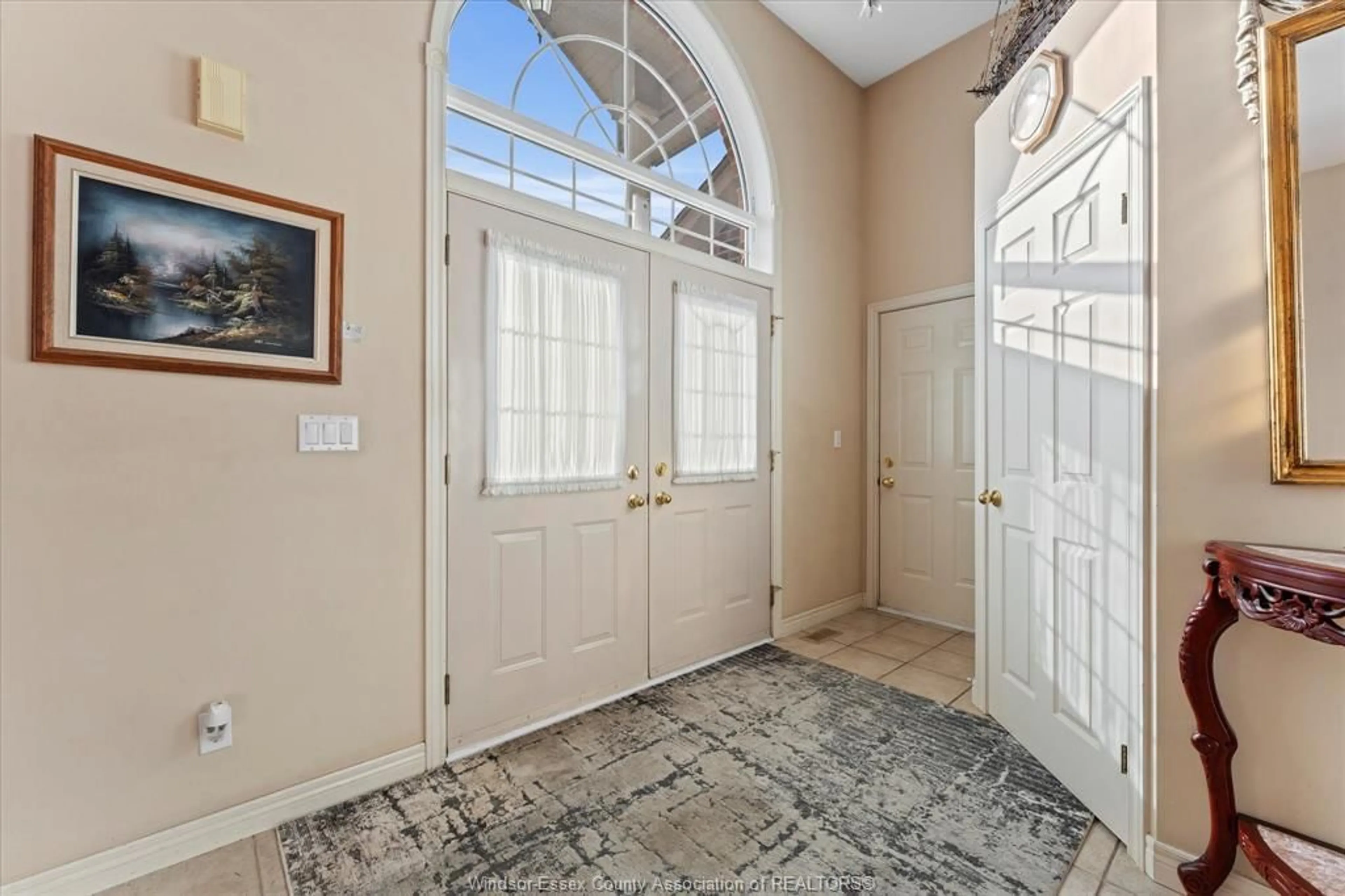 Indoor entryway for 44 Whelan, Amherstburg Ontario N9V 4A5