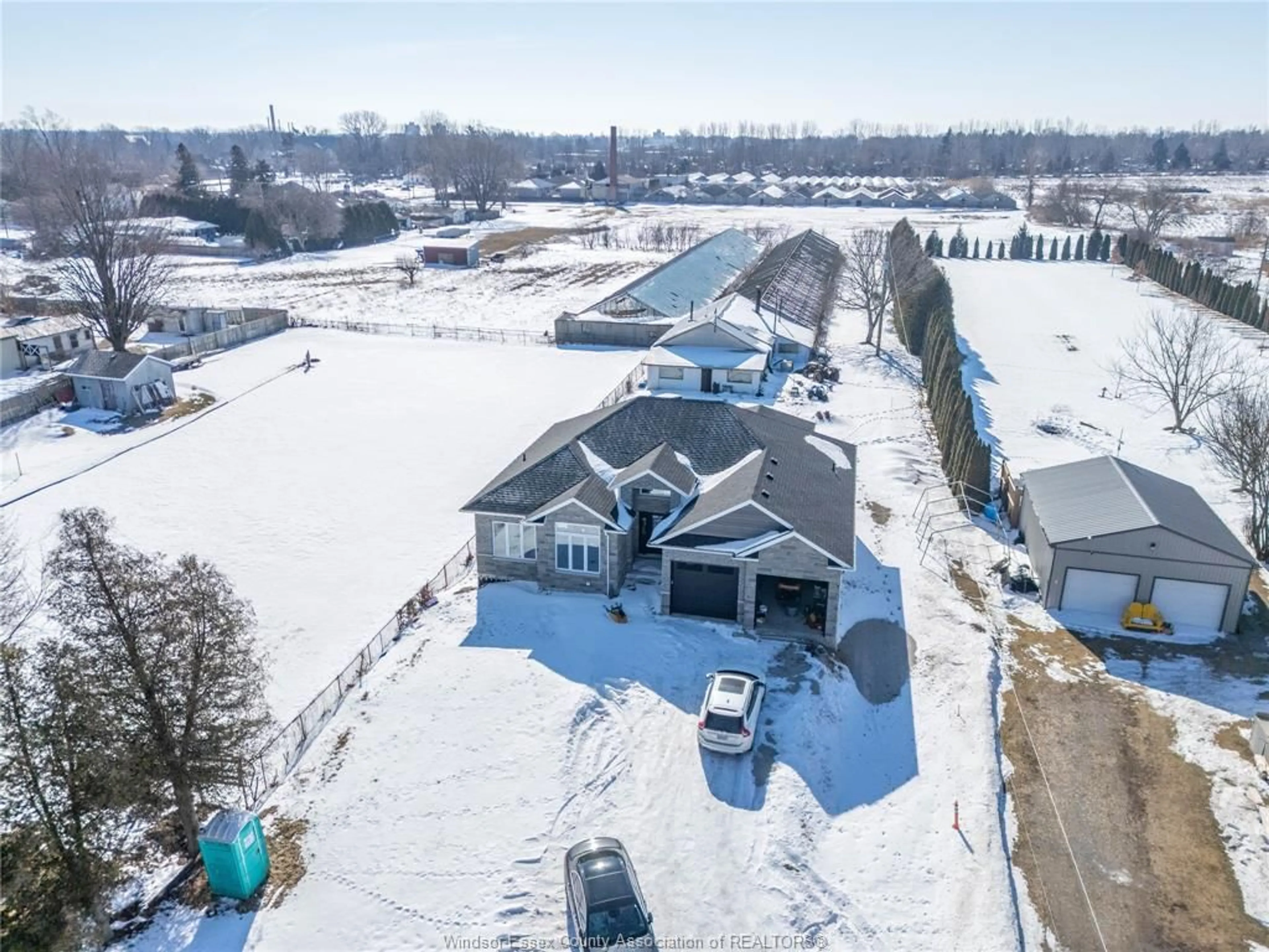 A pic from outside/outdoor area/front of a property/back of a property/a pic from drone, unknown for 530 MERSEA 3 RD, Leamington Ontario N8H 3V5