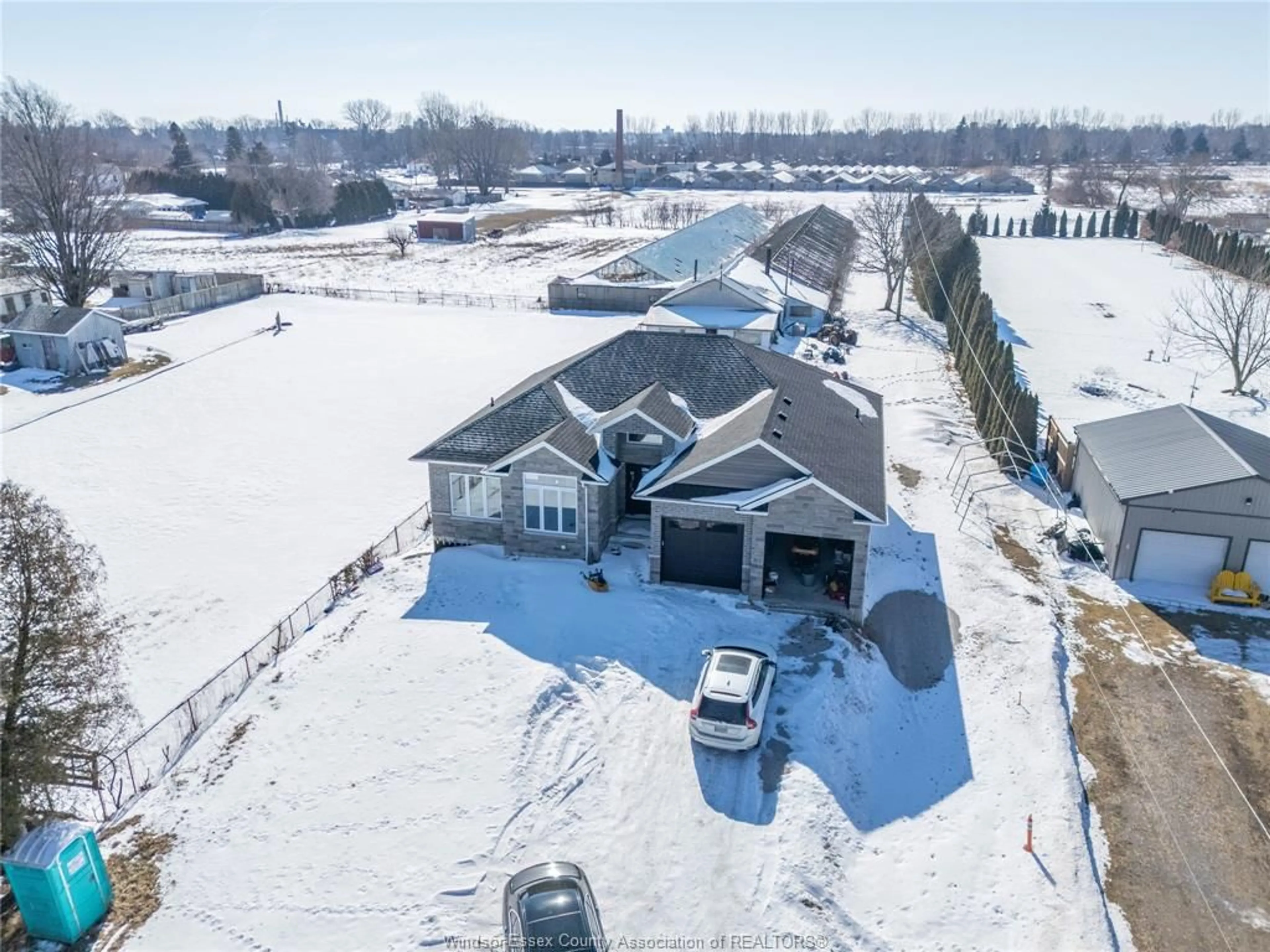 A pic from outside/outdoor area/front of a property/back of a property/a pic from drone, unknown for 530 MERSEA 3 RD, Leamington Ontario N8H 3V5