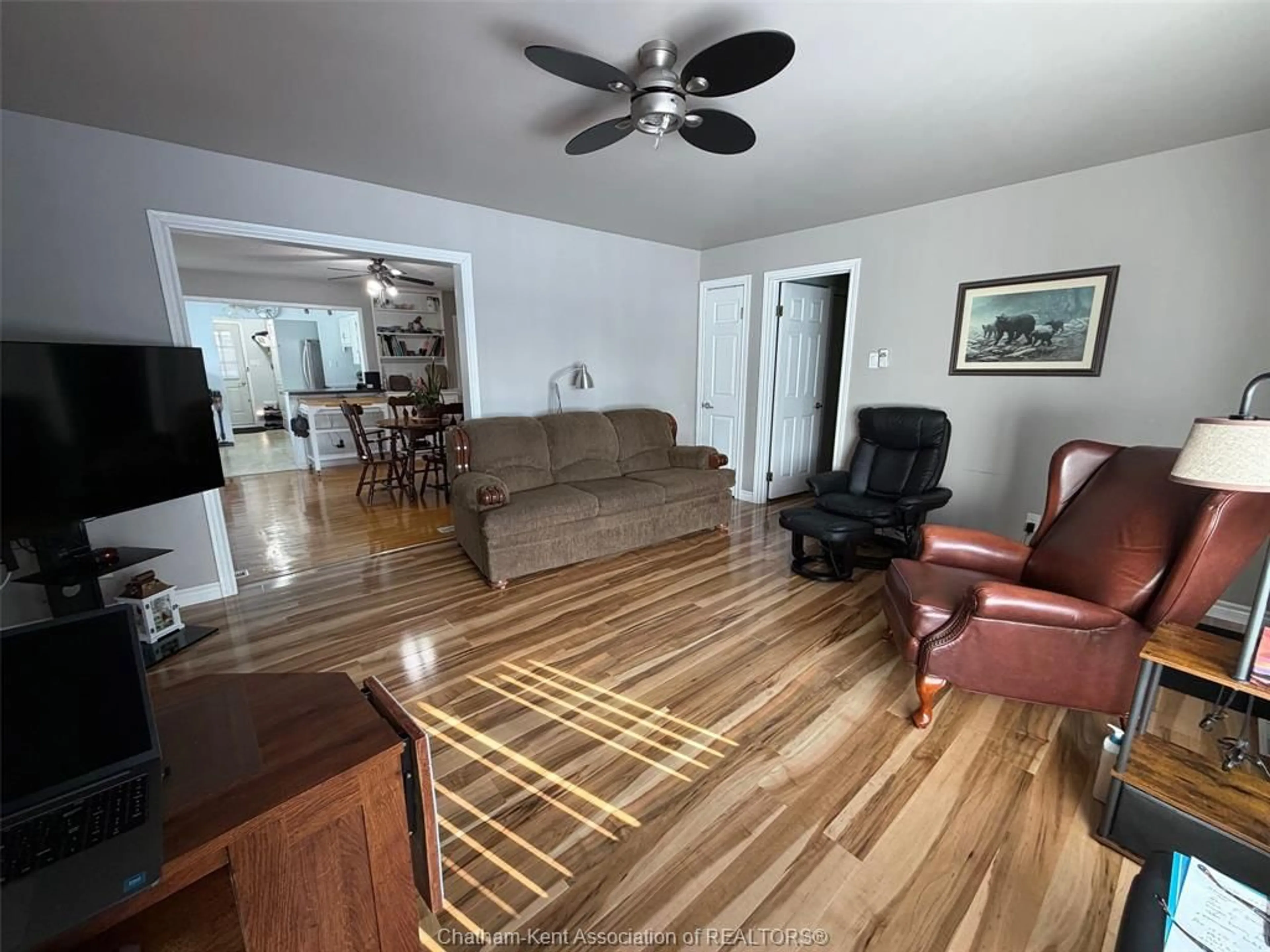 Living room with furniture, unknown for 542 Lafontaine St, Wallaceburg Ontario N8A 4J4