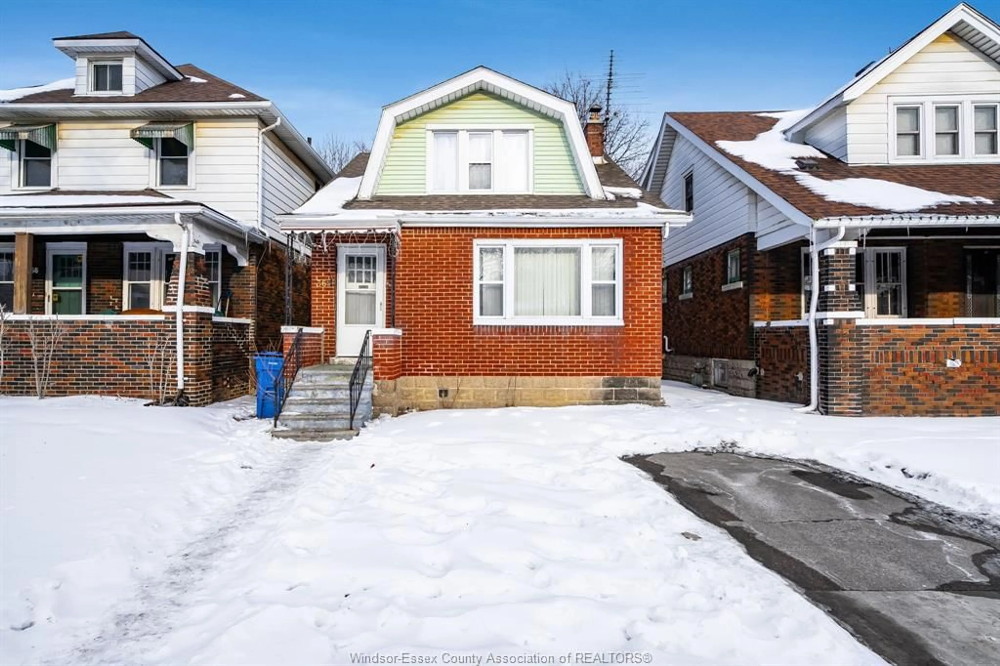 Home with brick exterior material, street for 360 Rankin, Windsor Ontario N9B 2R7