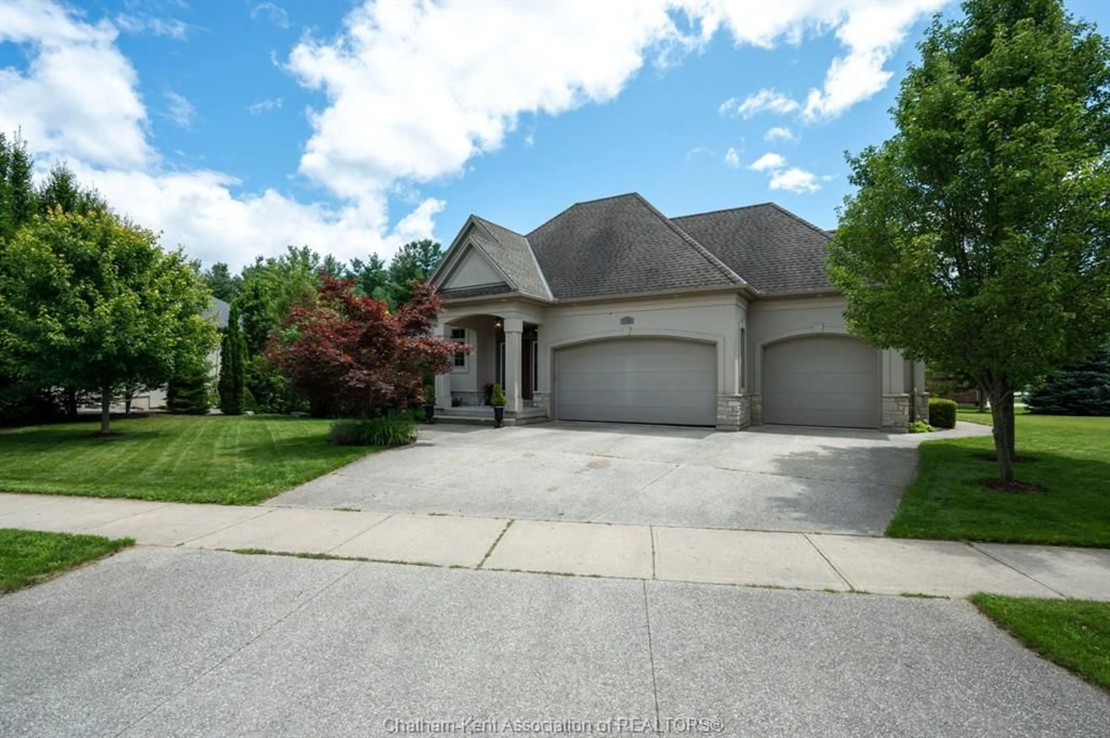 A pic from outside/outdoor area/front of a property/back of a property/a pic from drone, street for 1465 SHORE Rd, London Ontario N6K 4Z8