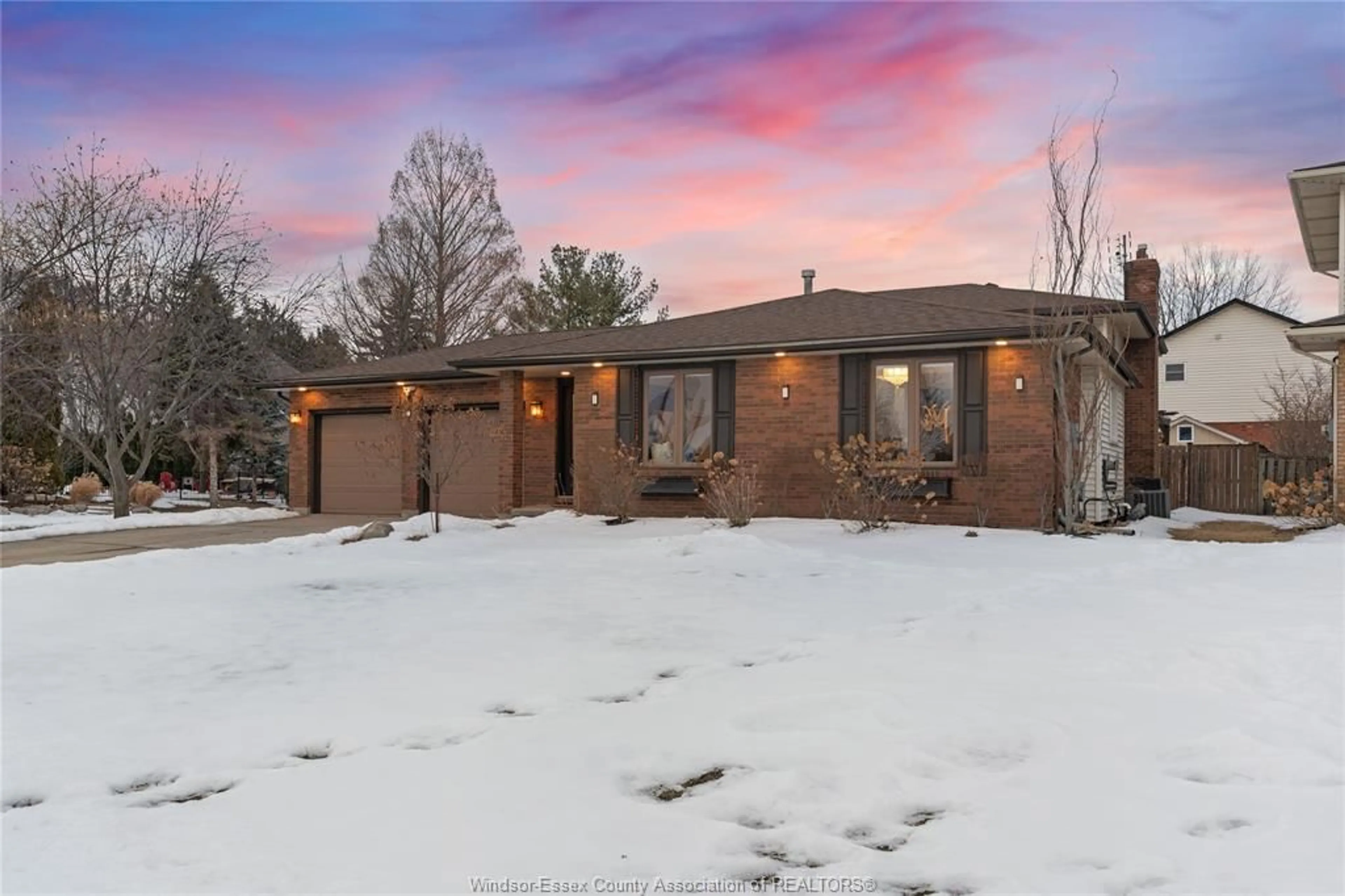 Home with brick exterior material, street for 194 SHANNON, Windsor Ontario N8N 4J3