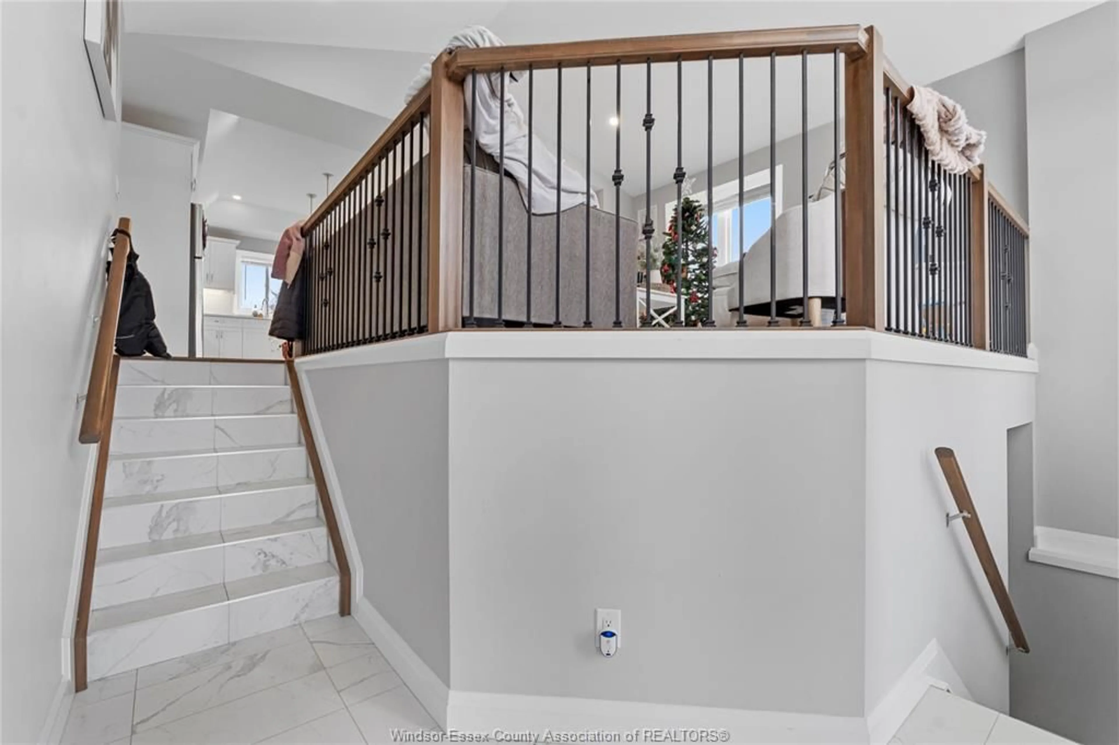 Indoor foyer for 5518 NOSTADT Cres, Comber Ontario N0R 1A0