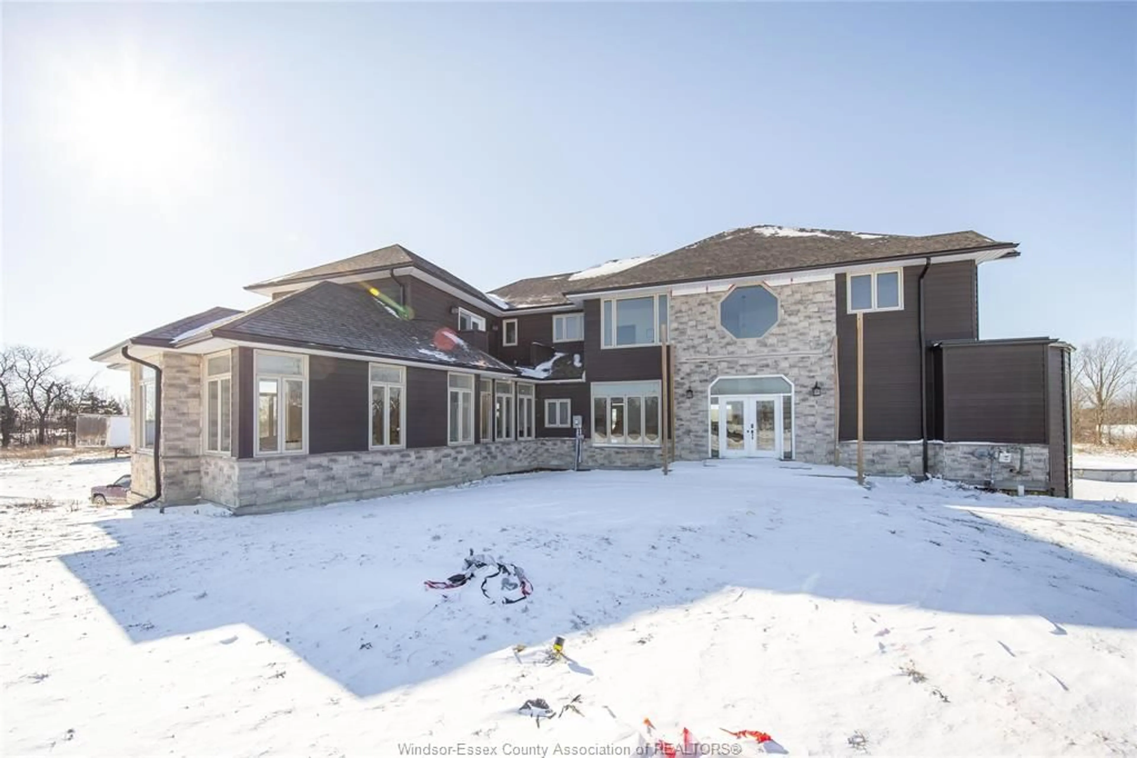 A pic from outside/outdoor area/front of a property/back of a property/a pic from drone, building for 856 TALBOT, Lakeshore Ontario N0R 1K0