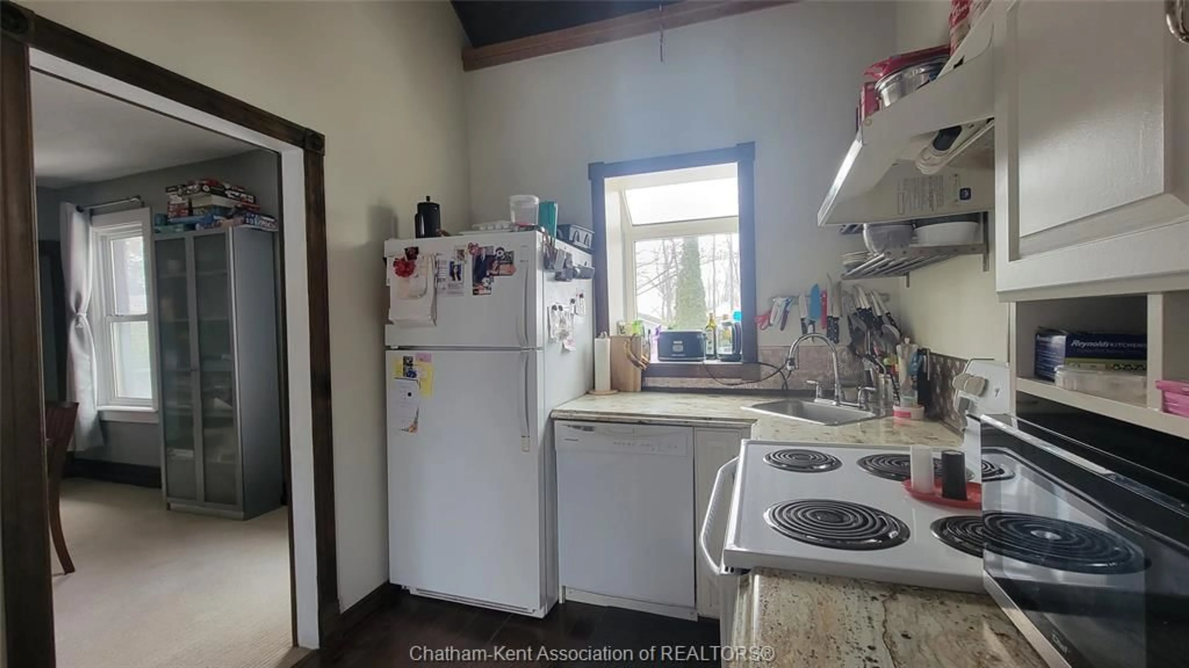 Standard kitchen, unknown for 70 Inshes Ave, Chatham Ontario N7M 2Y7