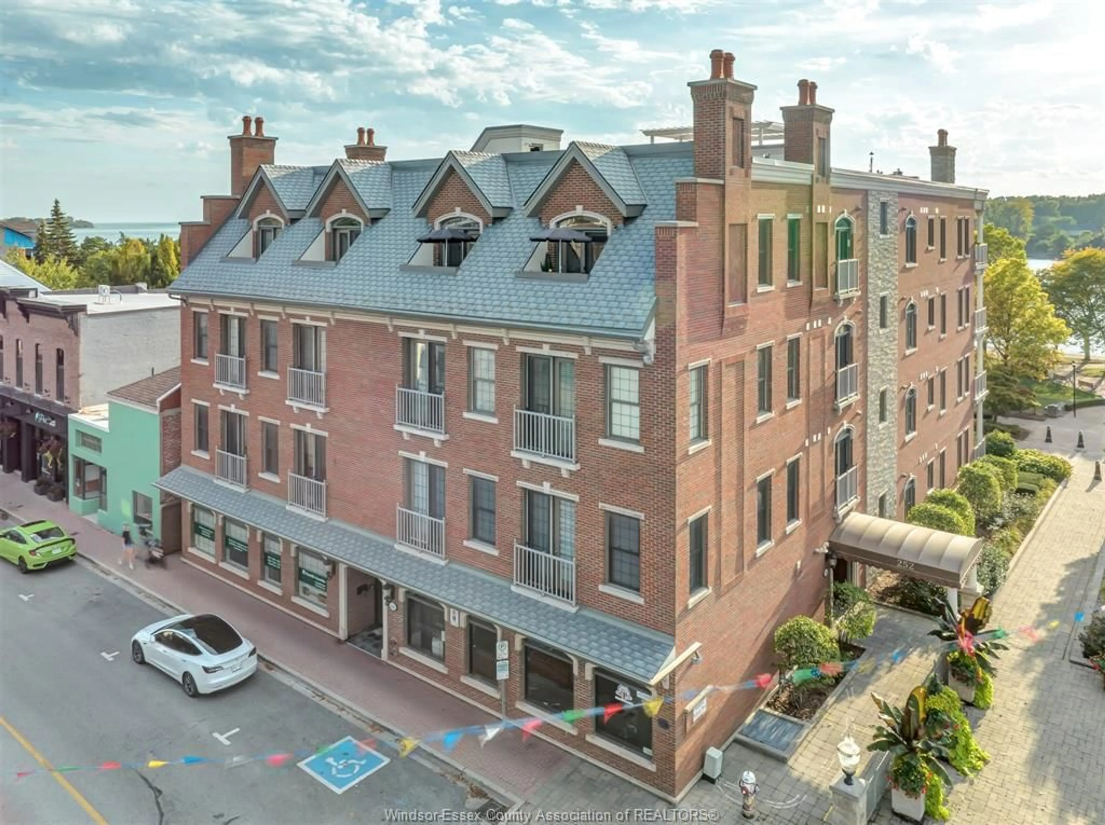 A pic from outside/outdoor area/front of a property/back of a property/a pic from drone, building for 252 DALHOUSIE #304, Amherstburg Ontario N9V 1W7
