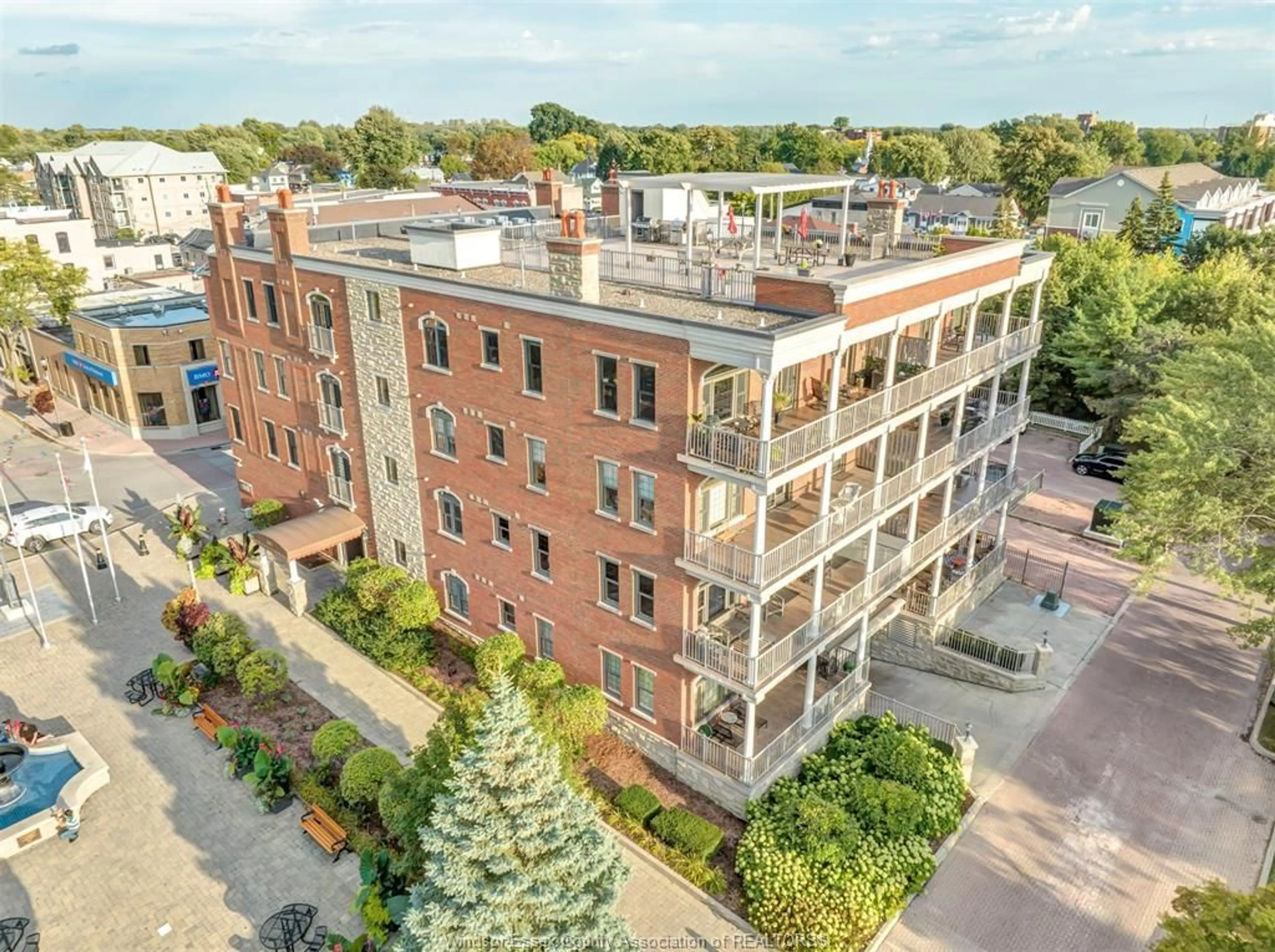 A pic from outside/outdoor area/front of a property/back of a property/a pic from drone, city buildings view from balcony for 252 DALHOUSIE #304, Amherstburg Ontario N9V 1W7