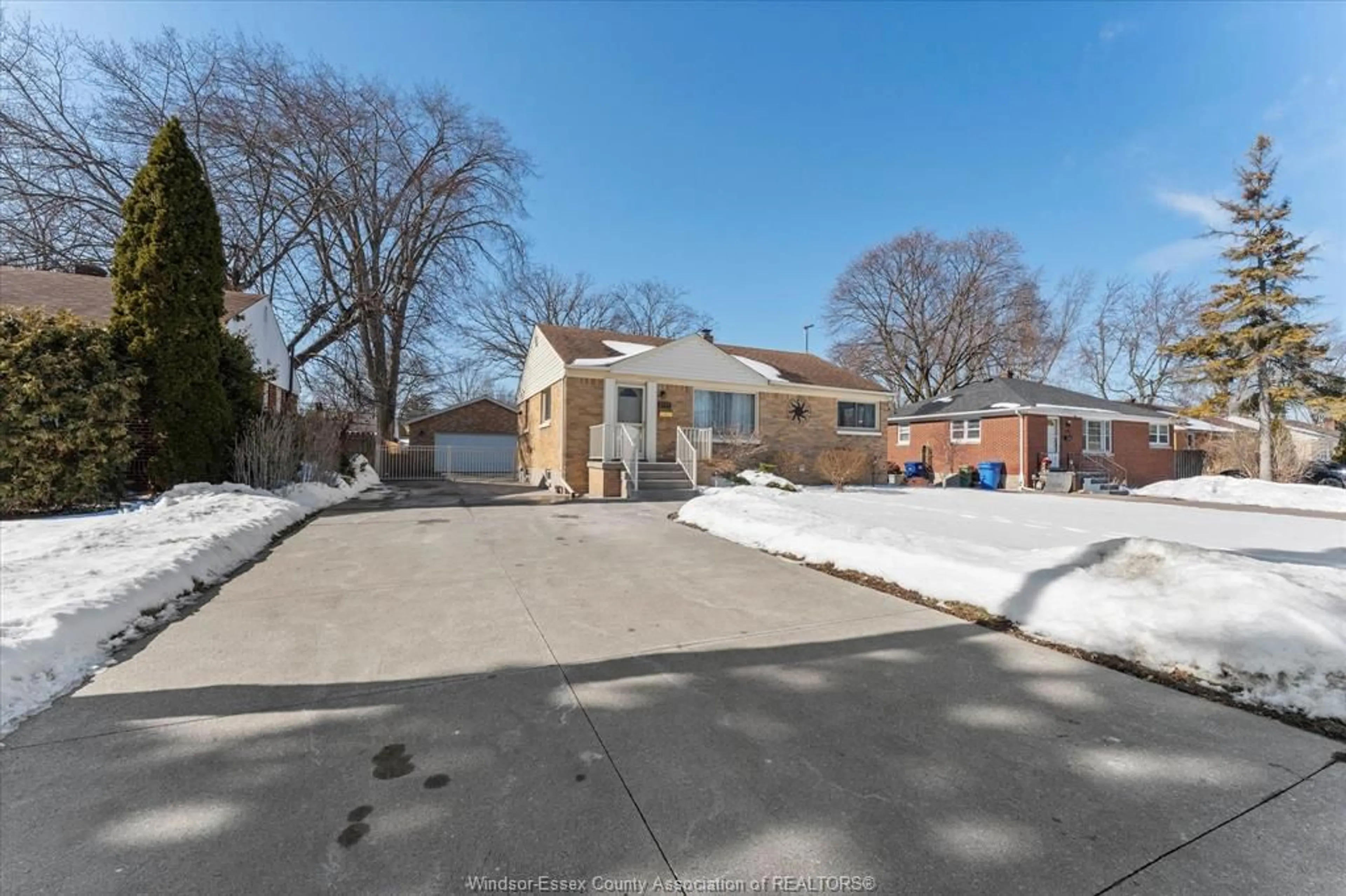 A pic from outside/outdoor area/front of a property/back of a property/a pic from drone, street for 3311 DOMINION, Windsor Ontario N9E 2N6