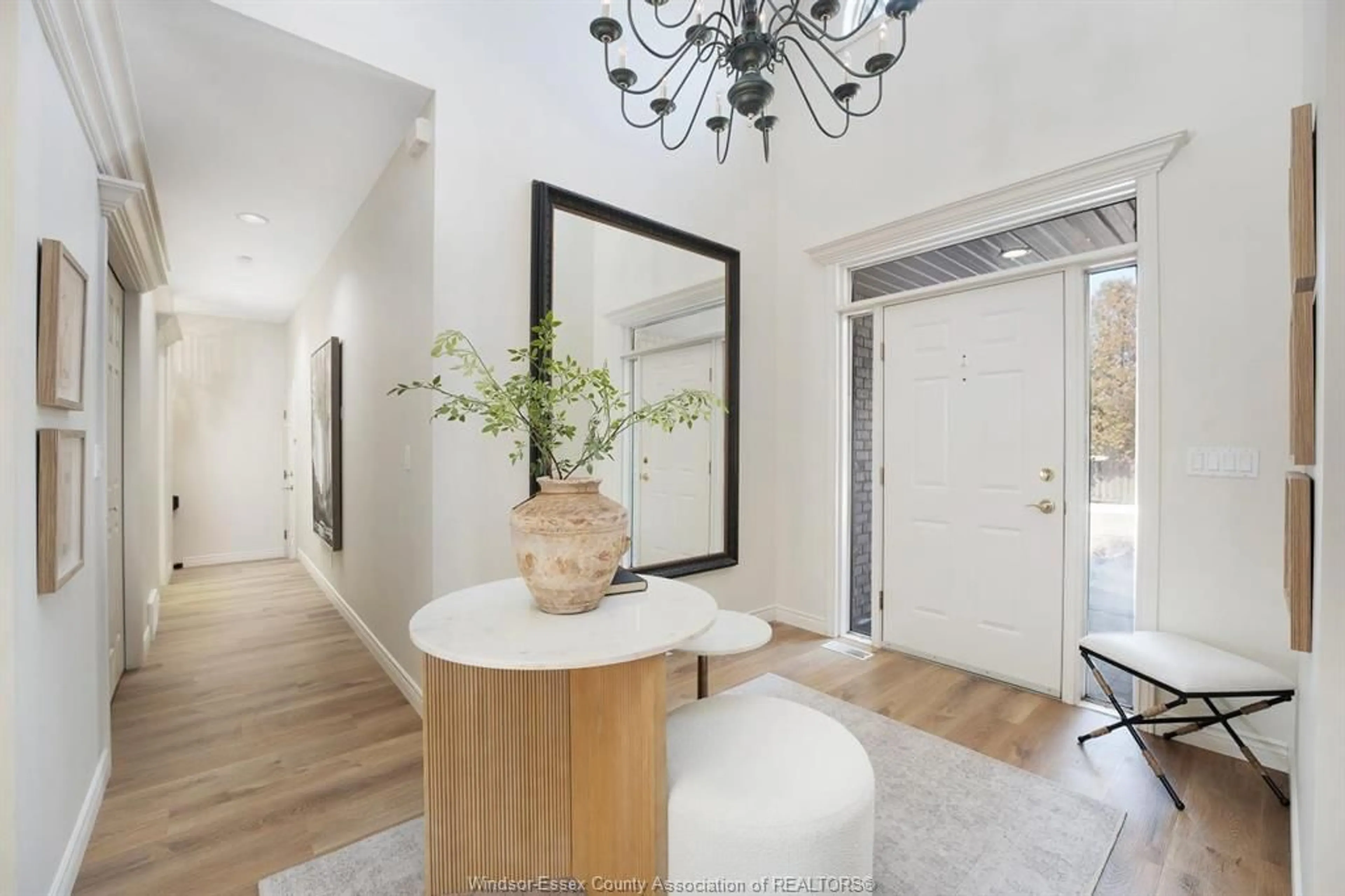 Indoor entryway for 235 SOUTHWIND Cres, Tecumseh Ontario N8N 4Y5