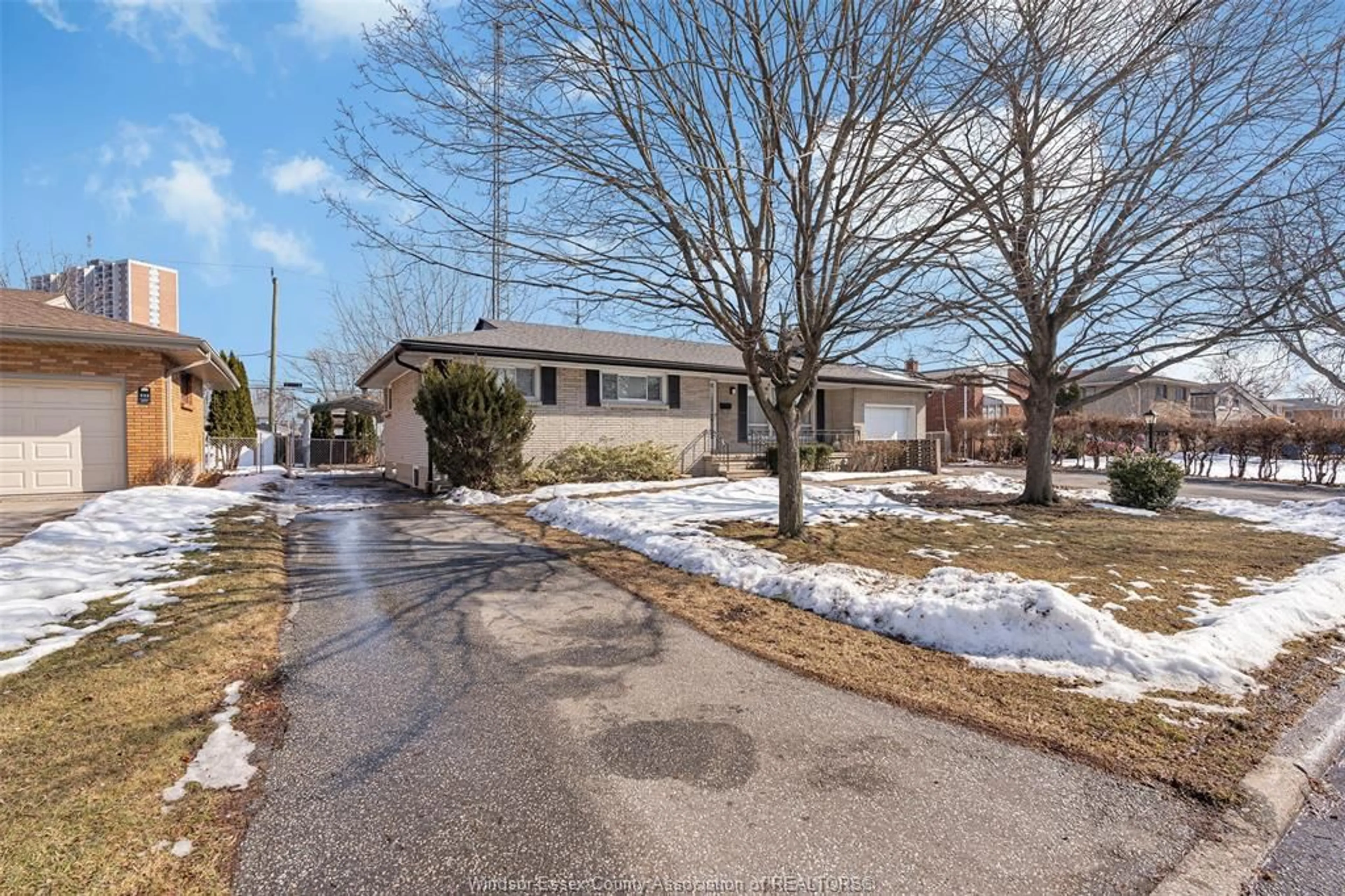 Unknown for 328 ISACK, Windsor Ontario N8S 3V8