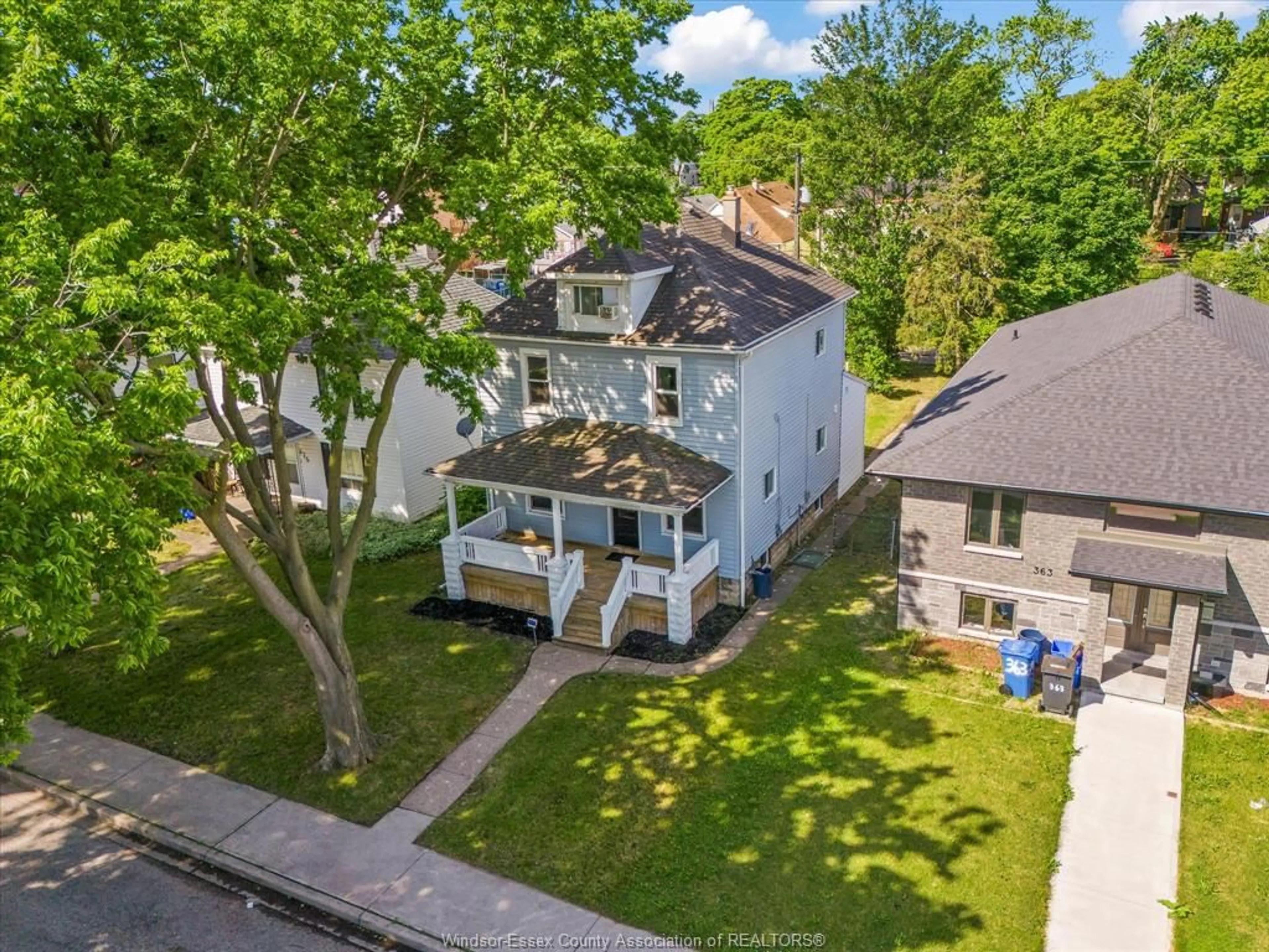A pic from outside/outdoor area/front of a property/back of a property/a pic from drone, street for 371 Curry, Windsor Ontario N9E 2B6
