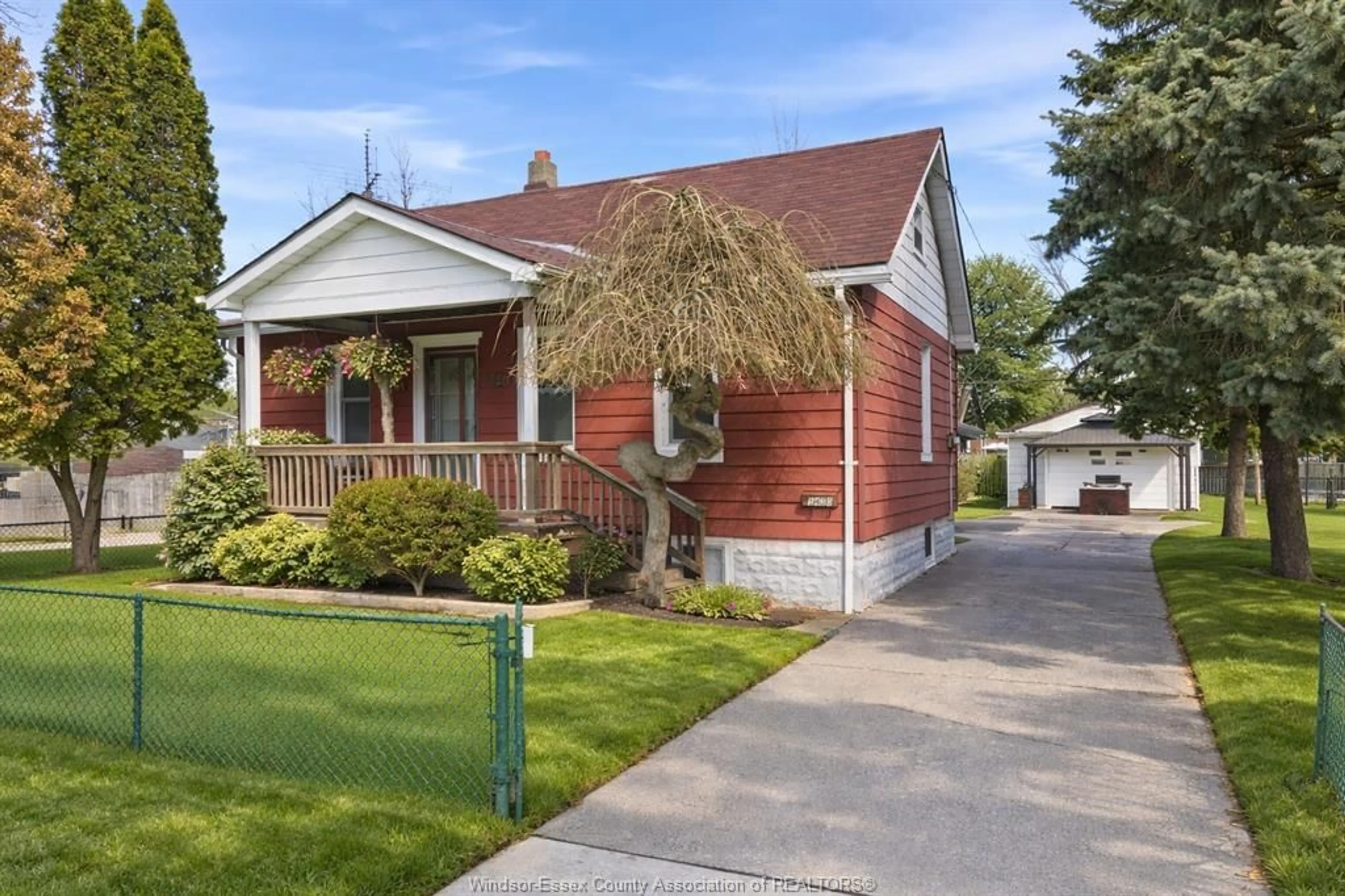 Home with vinyl exterior material, street for 1430 ALBERT, Windsor Ontario N8Y 3P9