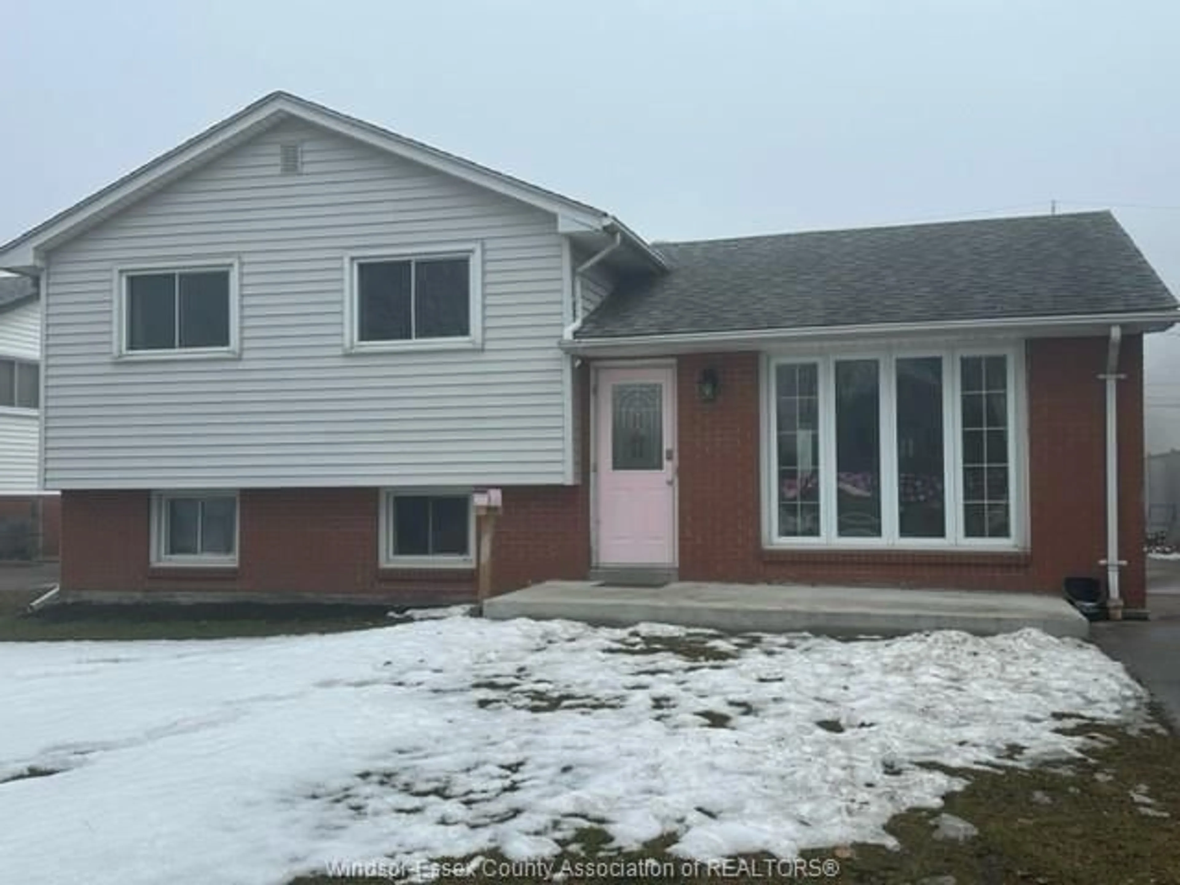 Home with vinyl exterior material, street for 368 CARLING, Windsor Ontario N8S 3X8