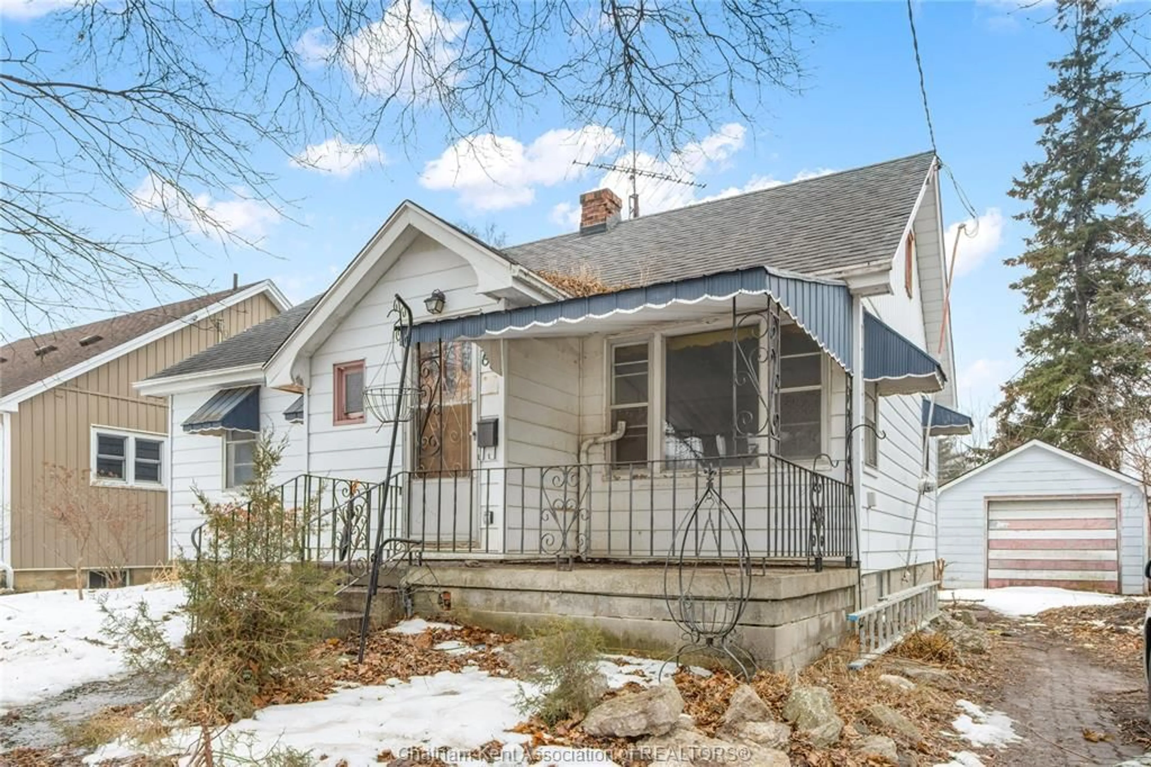 Home with vinyl exterior material, street for 68 TWEEDSMUIR Ave, Chatham Ontario N7M 3Z8