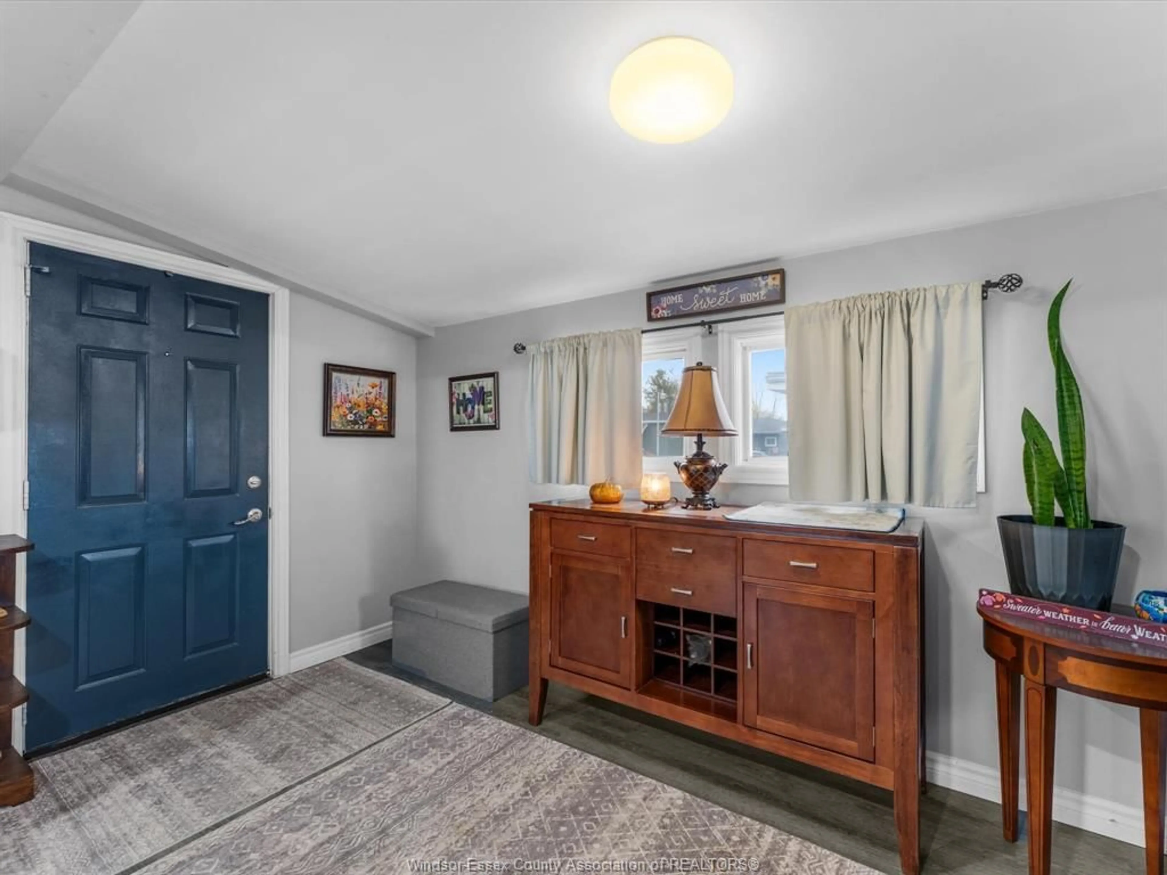 Indoor entryway for 42 WILDER Dr, Lakeshore Ontario N8N 2S2