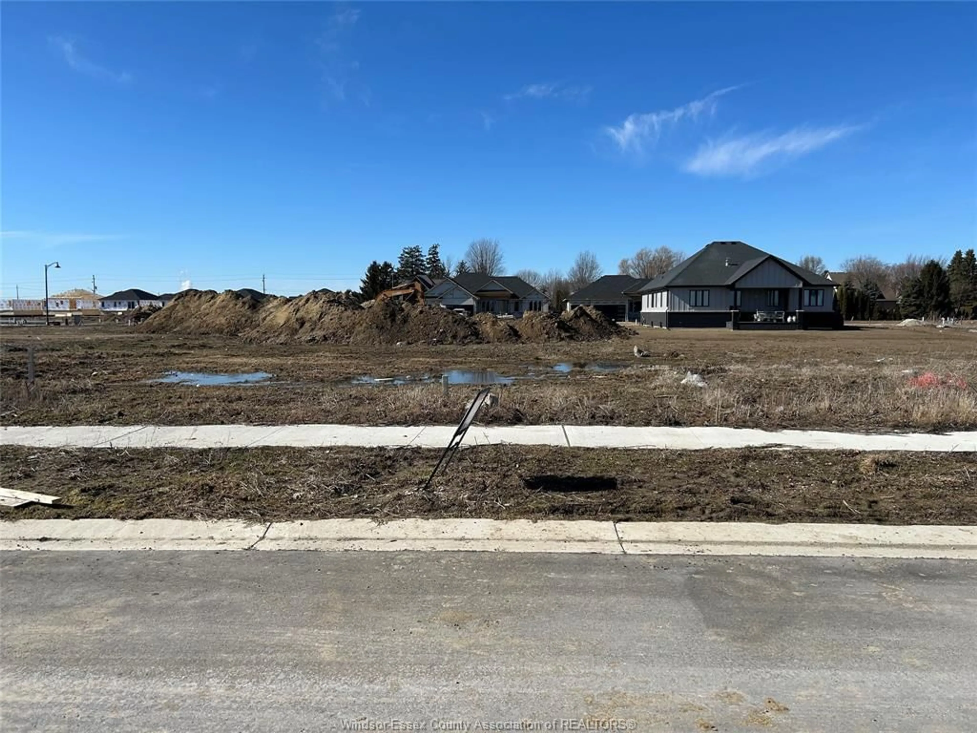 Blurry image for 156 ROSEWOOD Cres, Chatham Ontario N7M 0V4