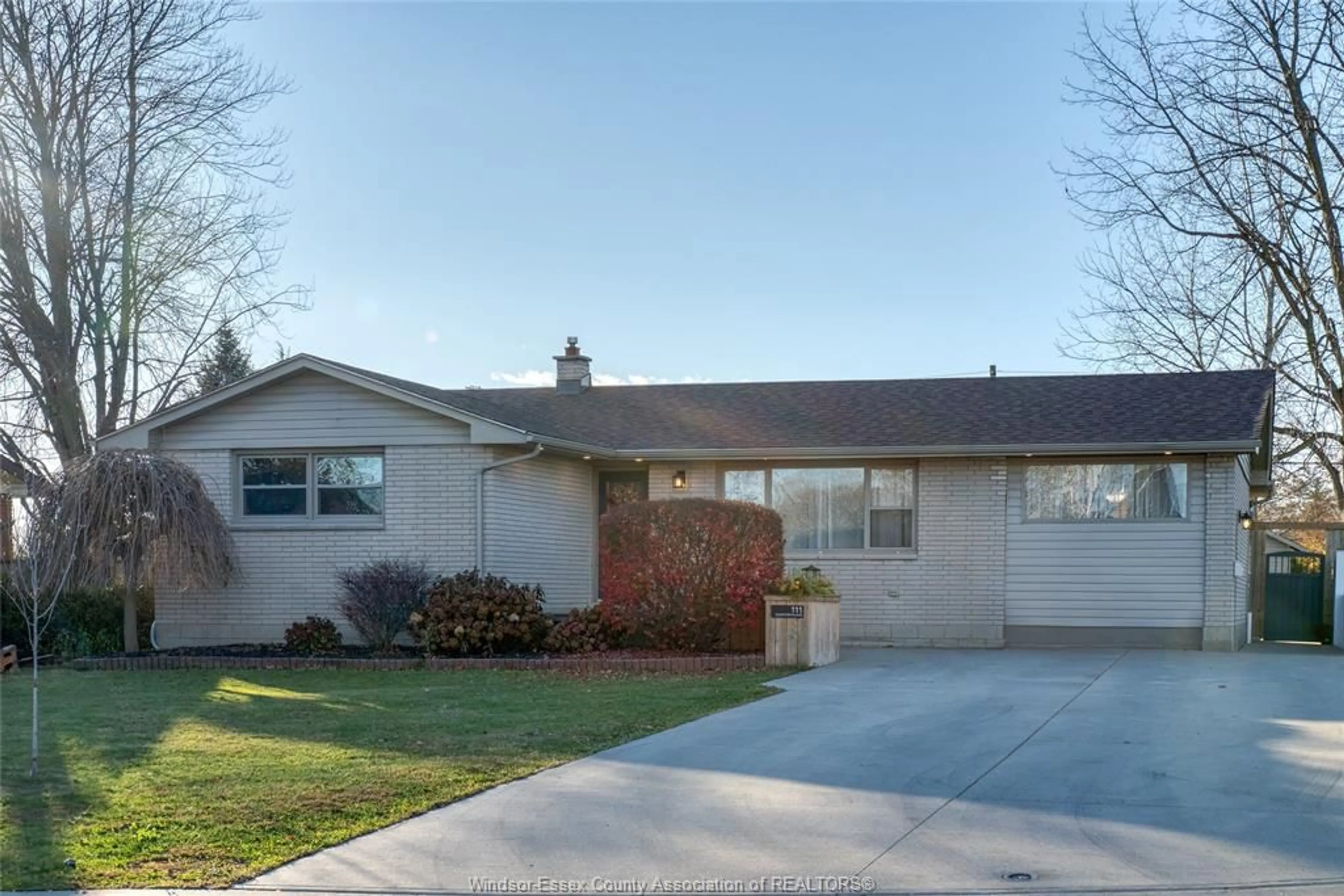 Home with vinyl exterior material, street for 111 Danforth, Leamington Ontario N8H 2R1