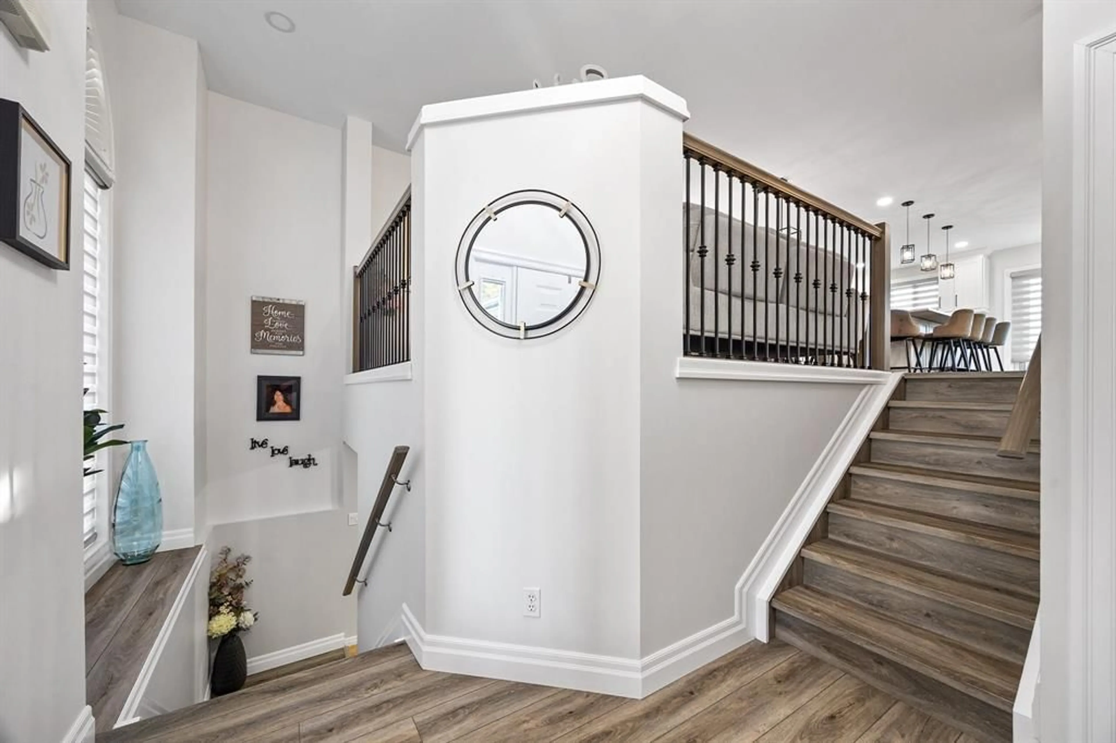 Indoor foyer for 4279 MARLO Cres, Windsor Ontario N9G 2Y6