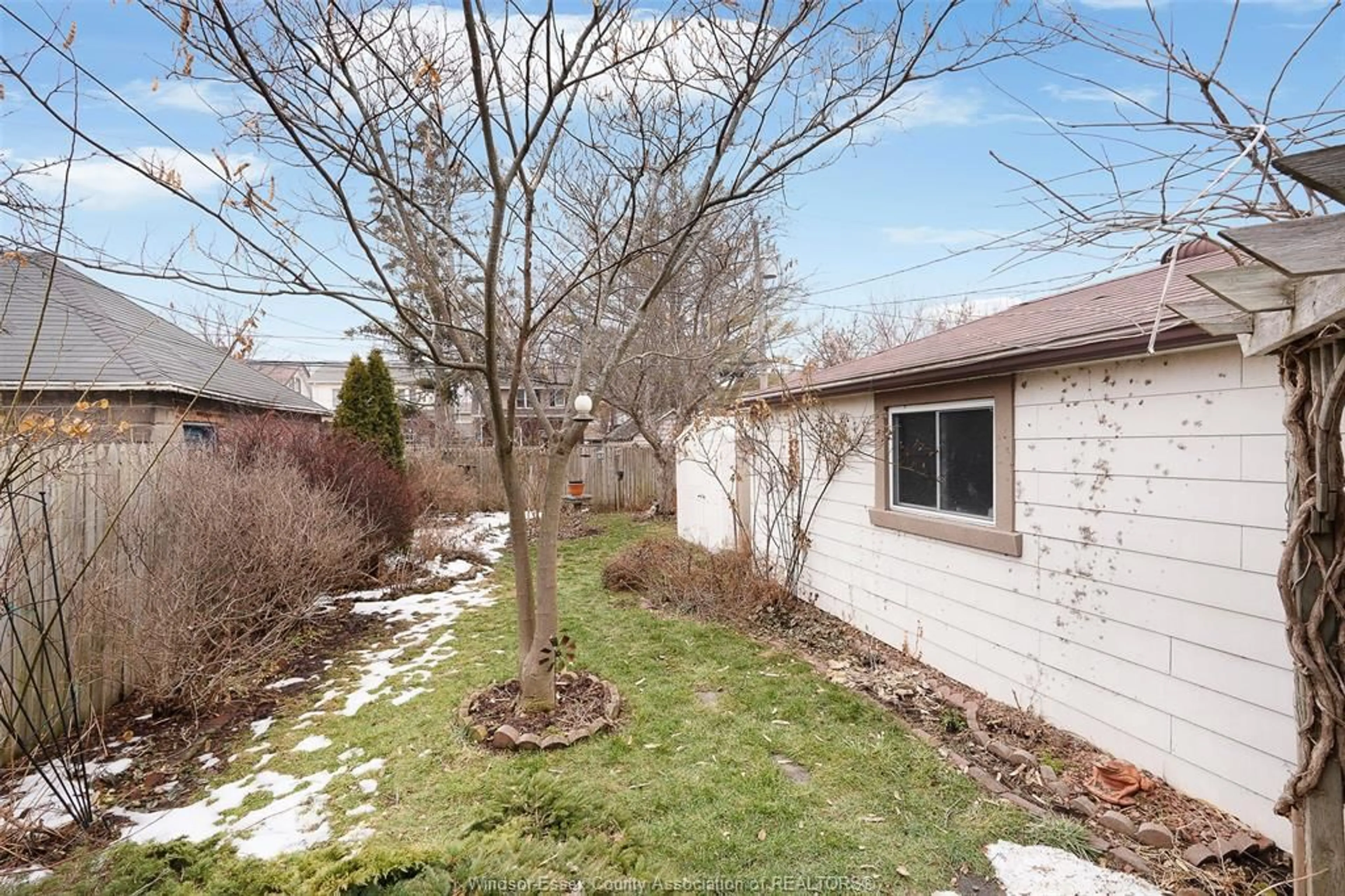 Unknown for 1341 PARENT, Windsor Ontario N8X 4J4