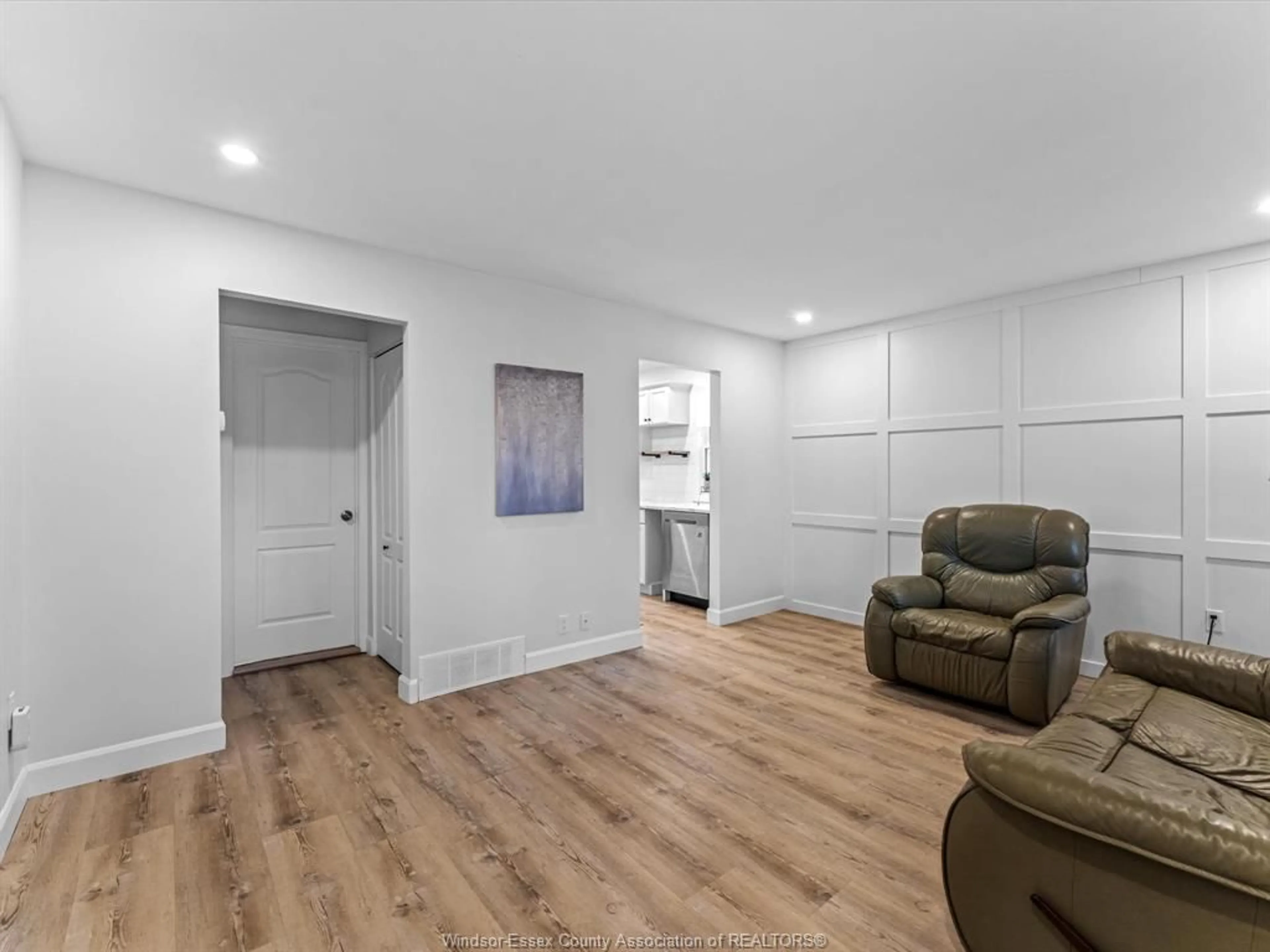 A pic of a room for 3509 Mulford Crt, Windsor Ontario N9C 1W8