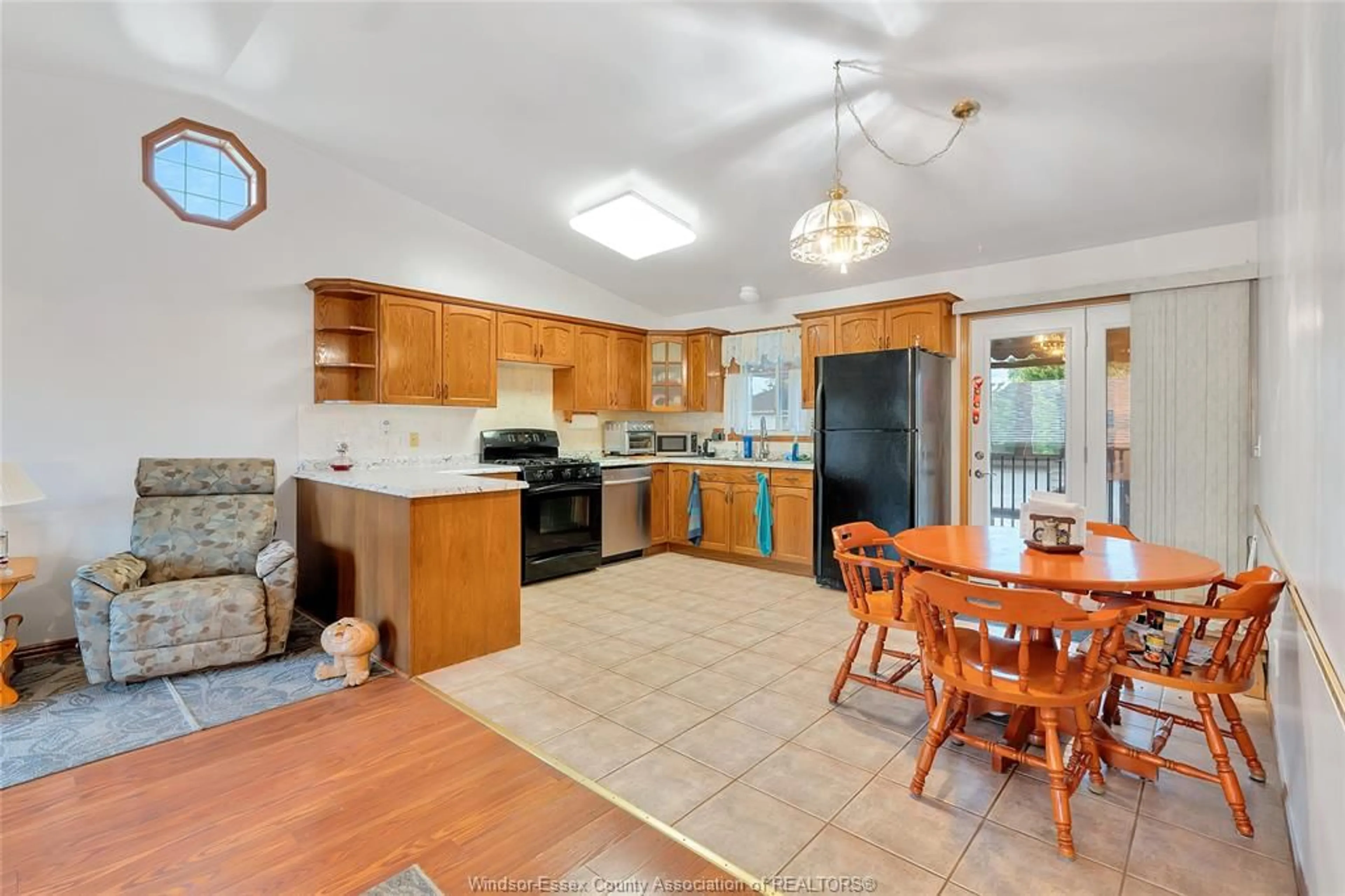 Open concept kitchen, ceramic/tile floor for 3 HAINER, Amherstburg Ontario N9V 4A2