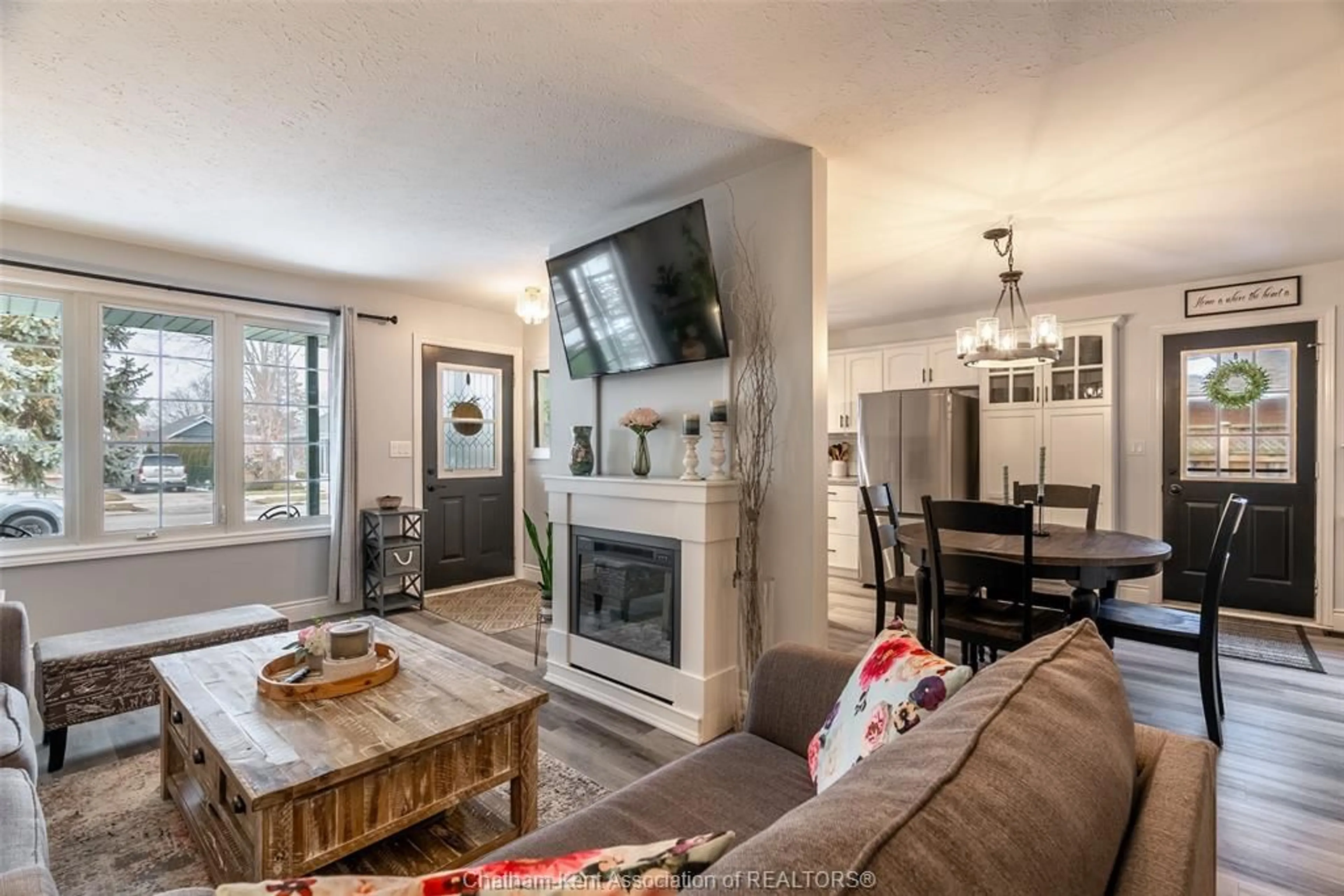 Living room with furniture, unknown for 192 Woods St, Chatham Ontario N7L 3R5