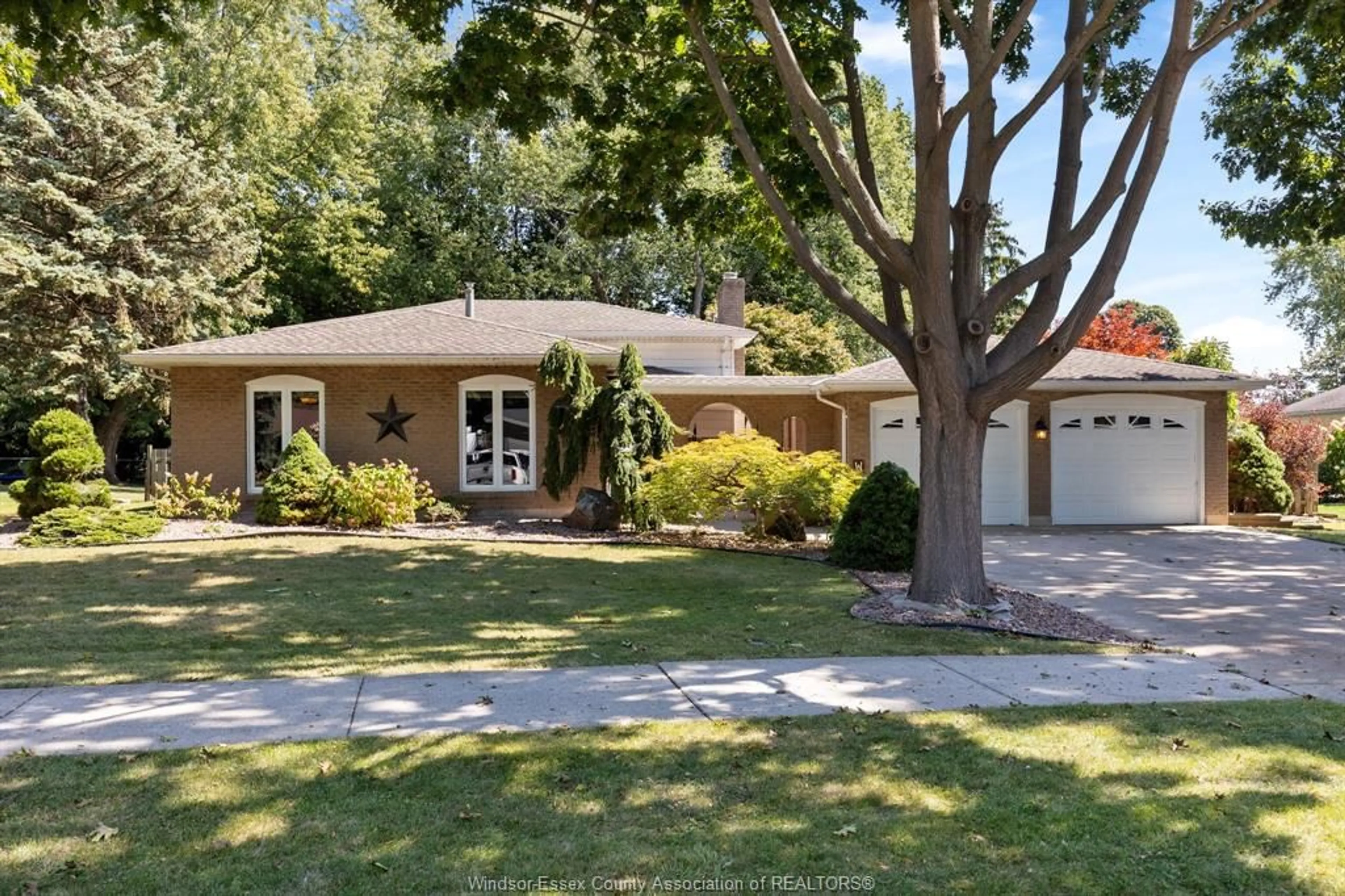 Home with brick exterior material, street for 1336 BRIARWOOD, Kingsville Ontario N9Y 2S2