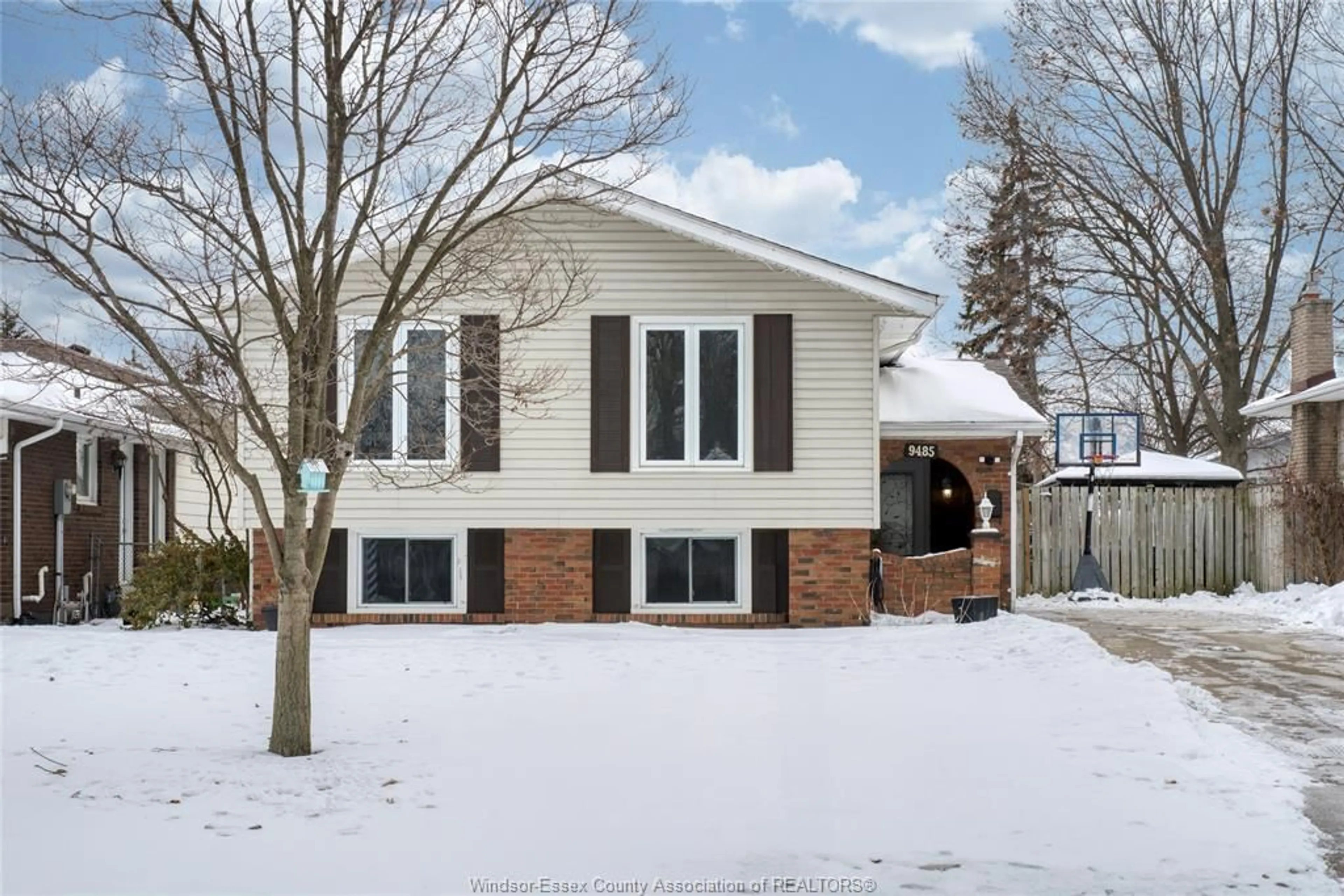 Home with vinyl exterior material, street for 9485 RIDGE, Windsor Ontario N8R 1G5