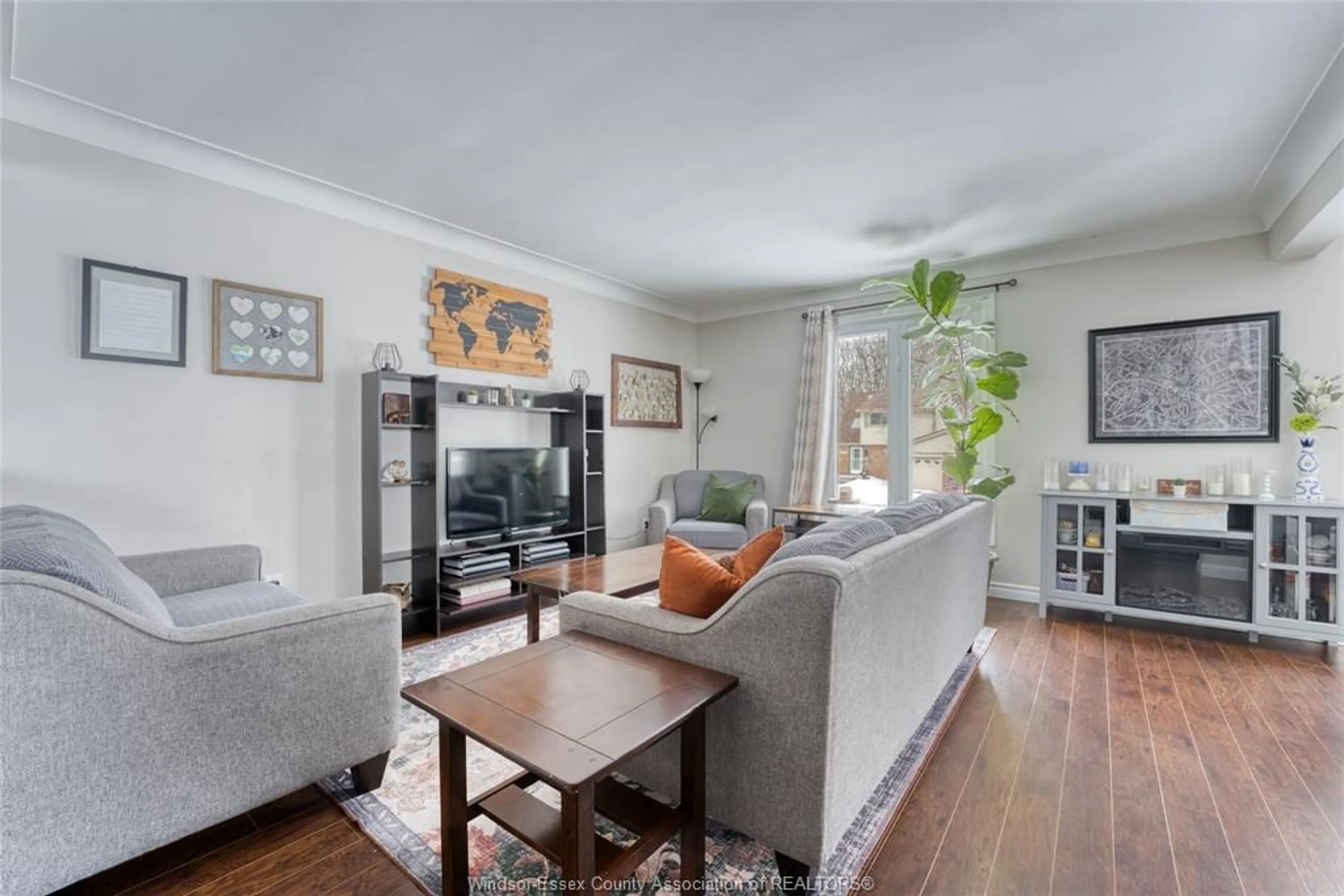 Living room with furniture, unknown for 9485 RIDGE, Windsor Ontario N8R 1G5