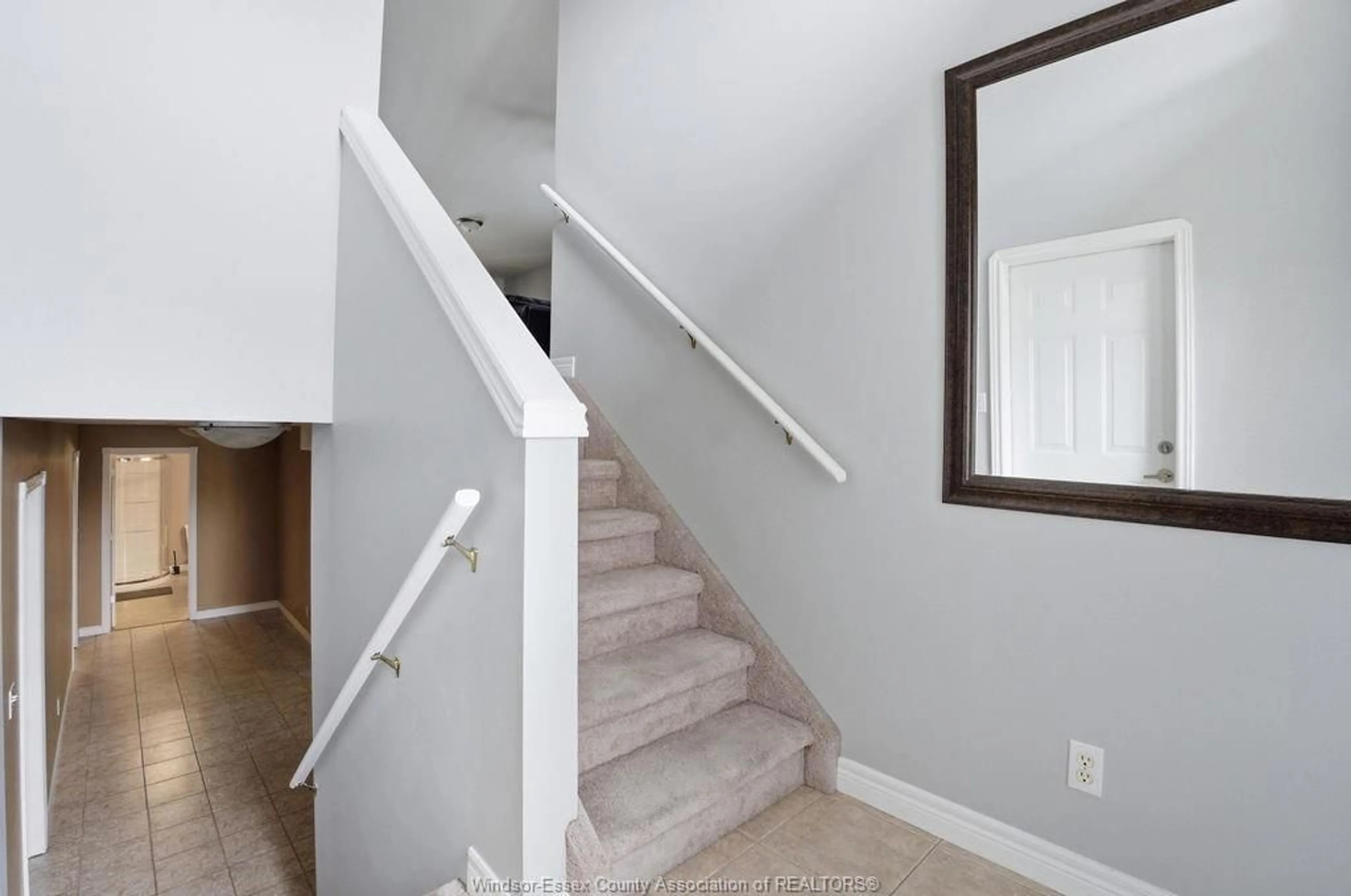 Stairs for 2488 TIMBERCREST Ave, Windsor Ontario N8P 1S2