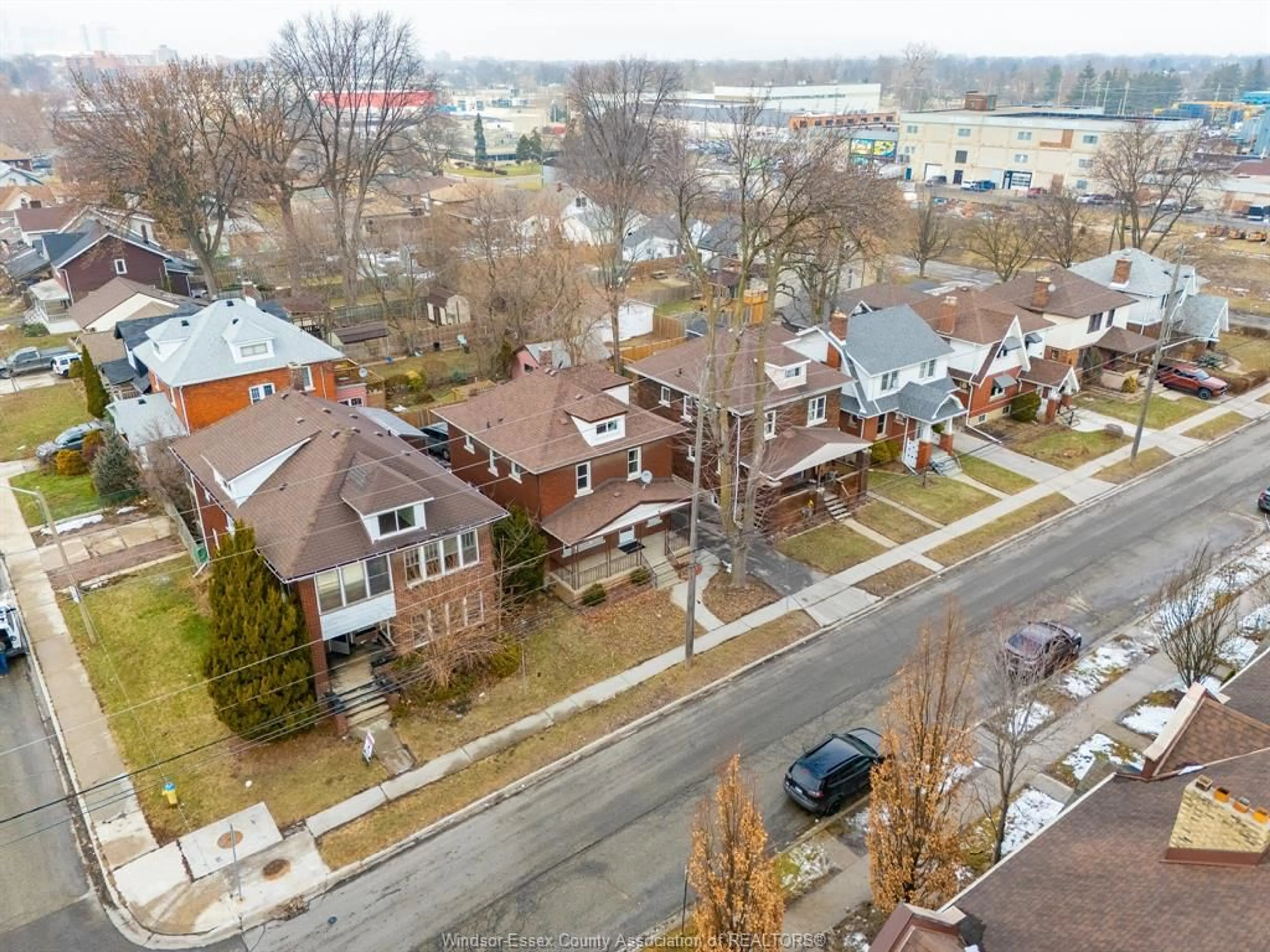 A pic from outside/outdoor area/front of a property/back of a property/a pic from drone, city buildings view from balcony for 120 SHEPHERD, Windsor Ontario N8X 2K3