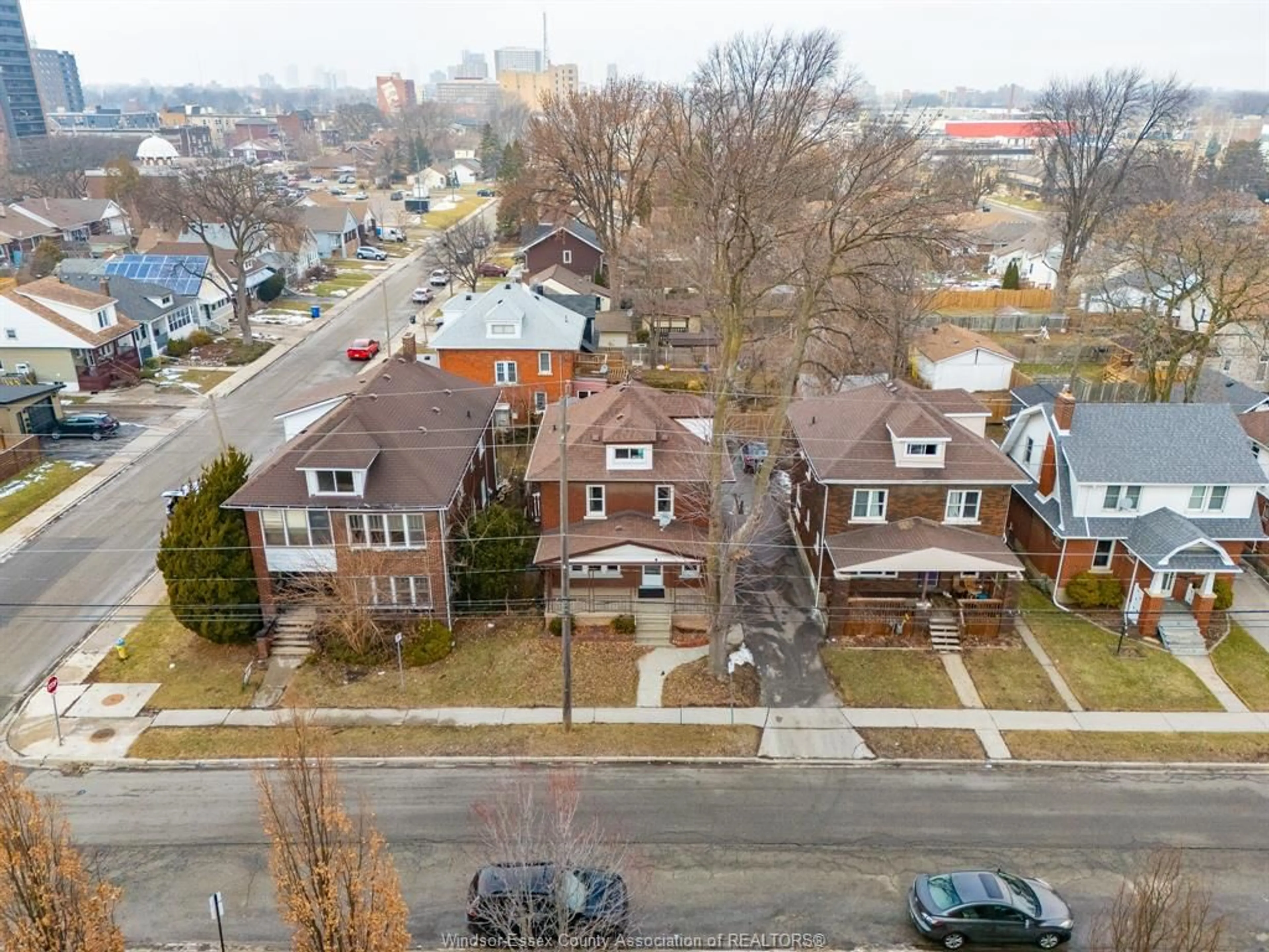 A pic from outside/outdoor area/front of a property/back of a property/a pic from drone, city buildings view from balcony for 120 SHEPHERD, Windsor Ontario N8X 2K3