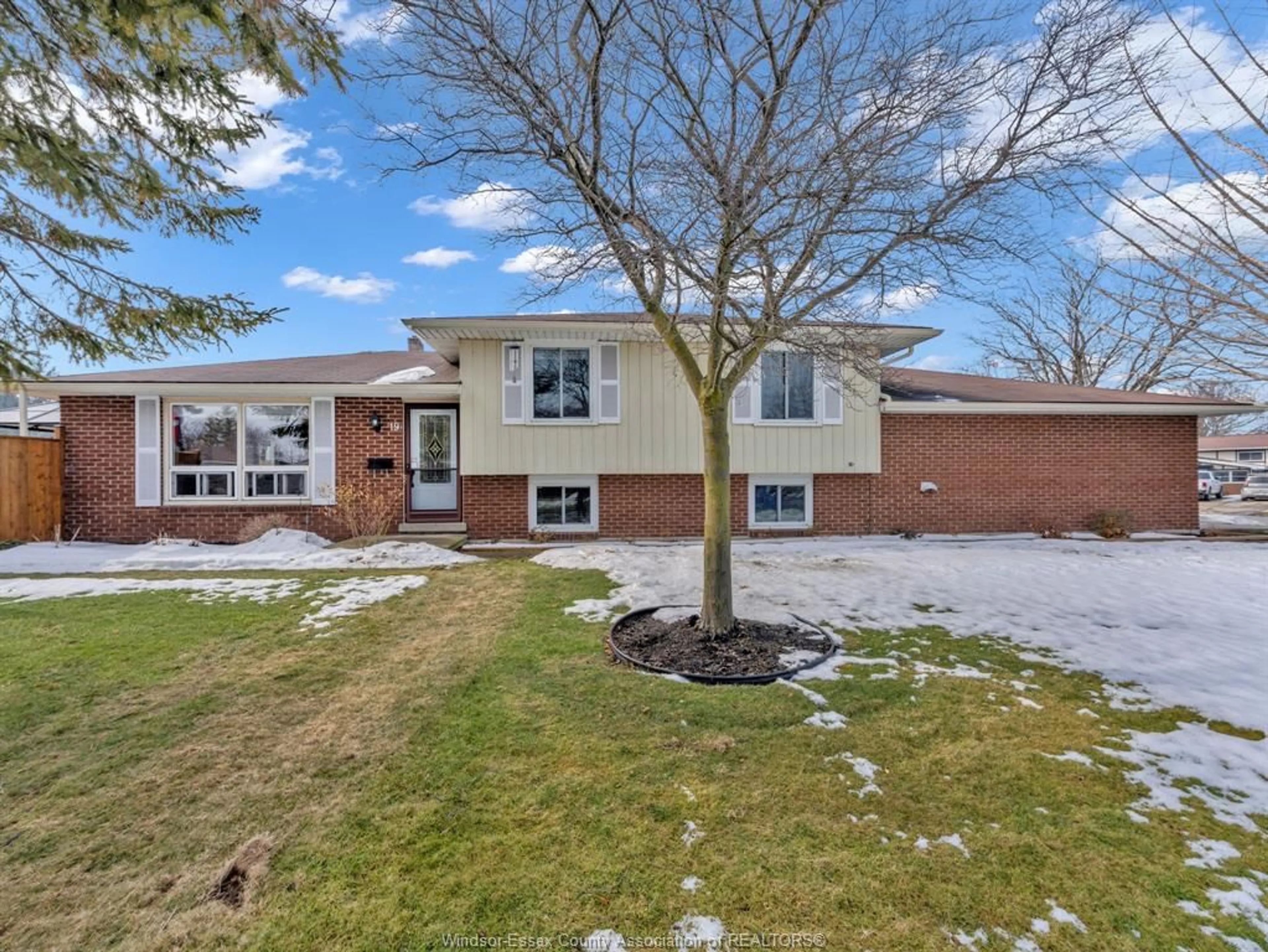 Home with brick exterior material, street for 19 Bennie Ave, Leamington Ontario N8H 4M1