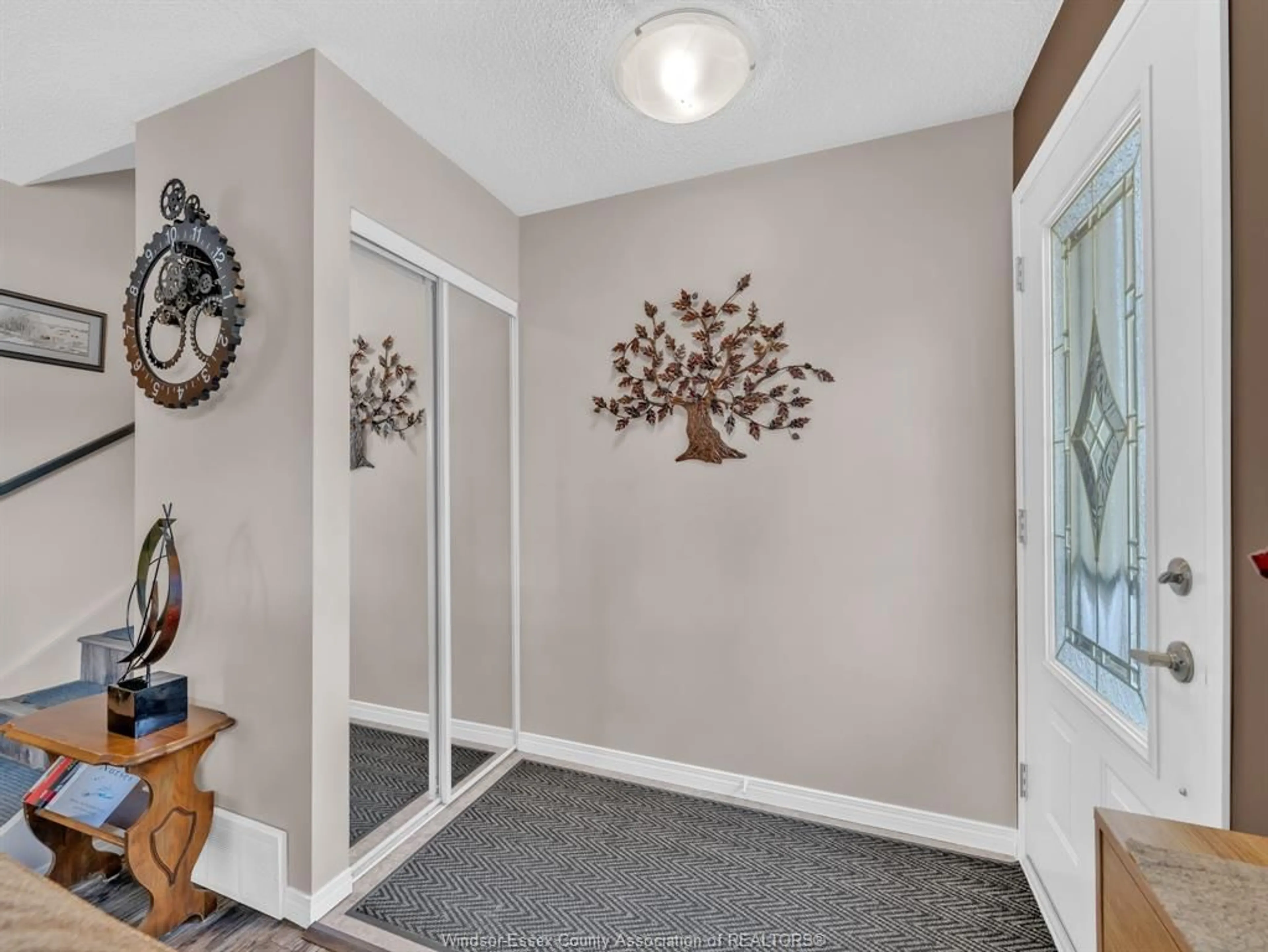 Indoor entryway for 19 Bennie Ave, Leamington Ontario N8H 4M1