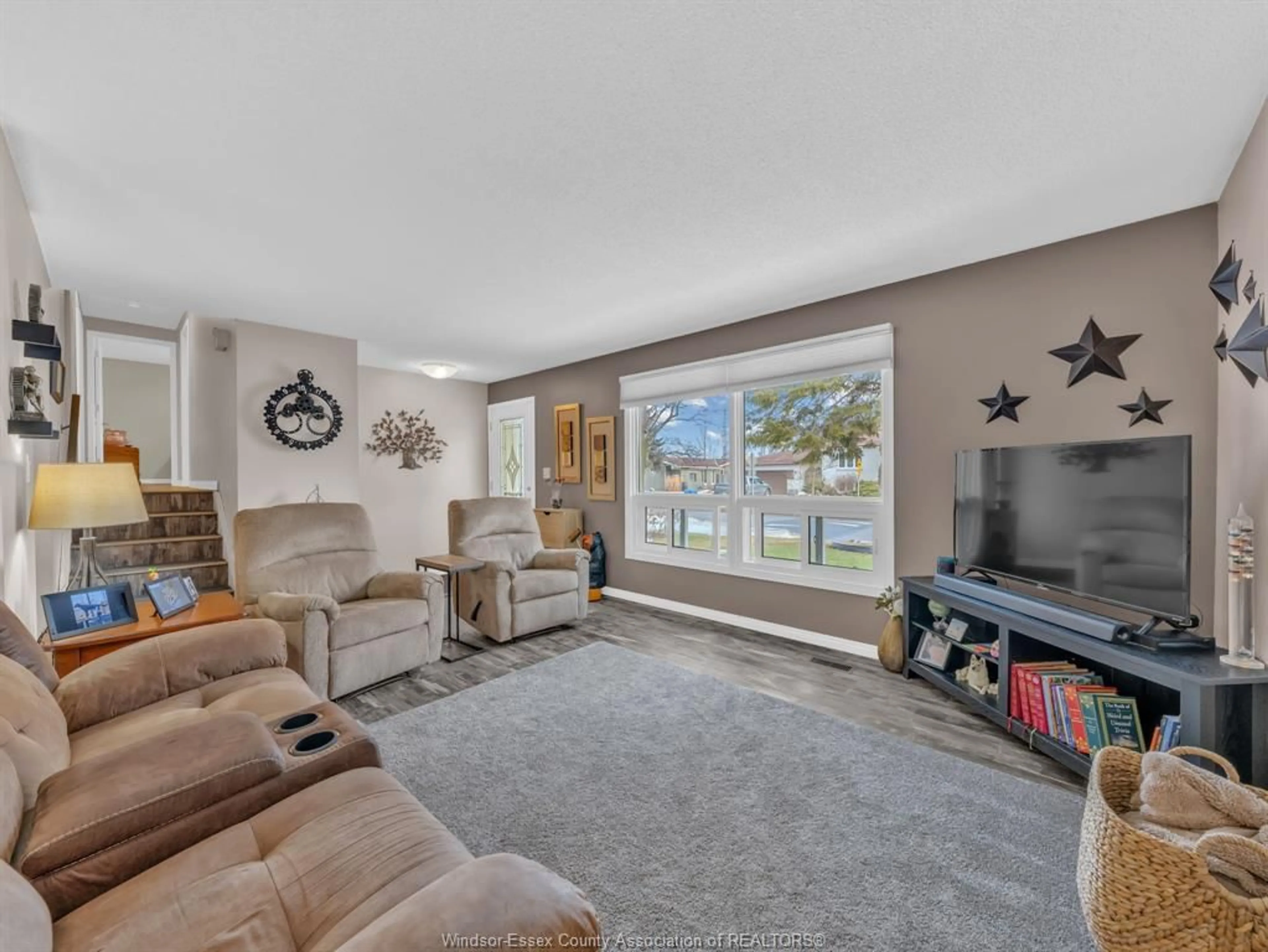 Living room with furniture, unknown for 19 Bennie Ave, Leamington Ontario N8H 4M1