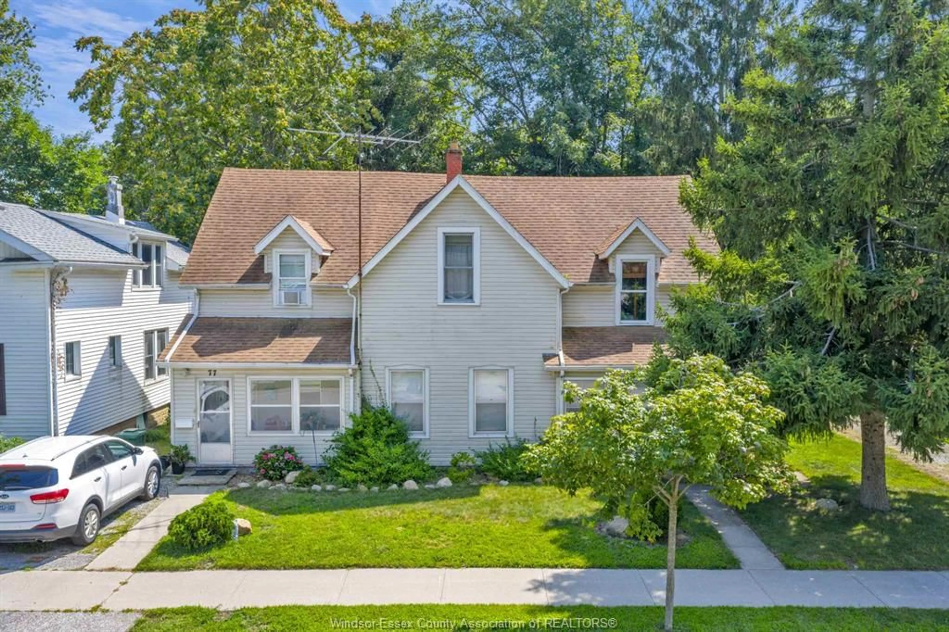 A pic from outside/outdoor area/front of a property/back of a property/a pic from drone, street for 77-79 Pearl St, Kingsville Ontario N9Y 1V5