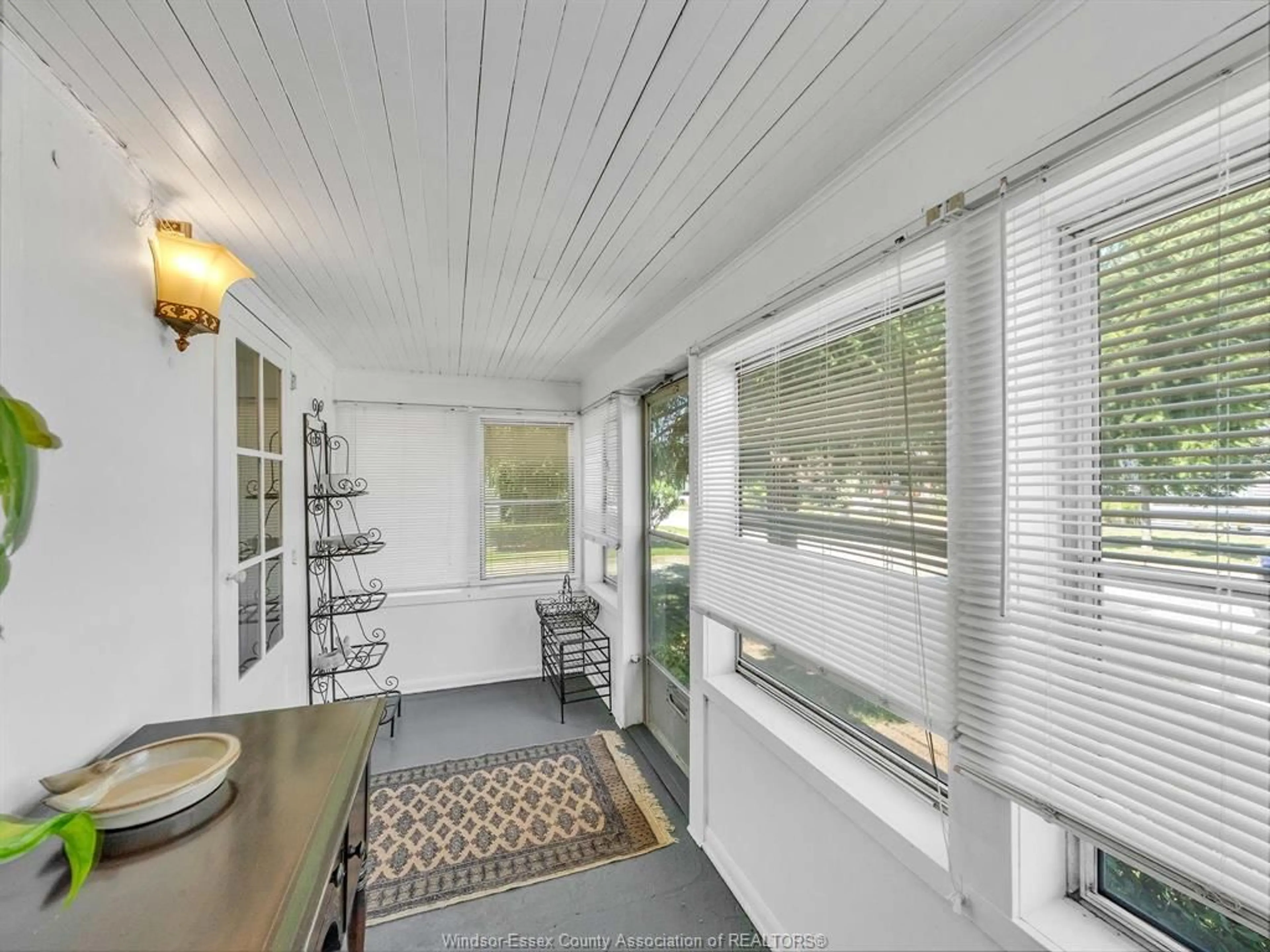 Unknown for 77-79 Pearl St, Kingsville Ontario N9Y 1V5