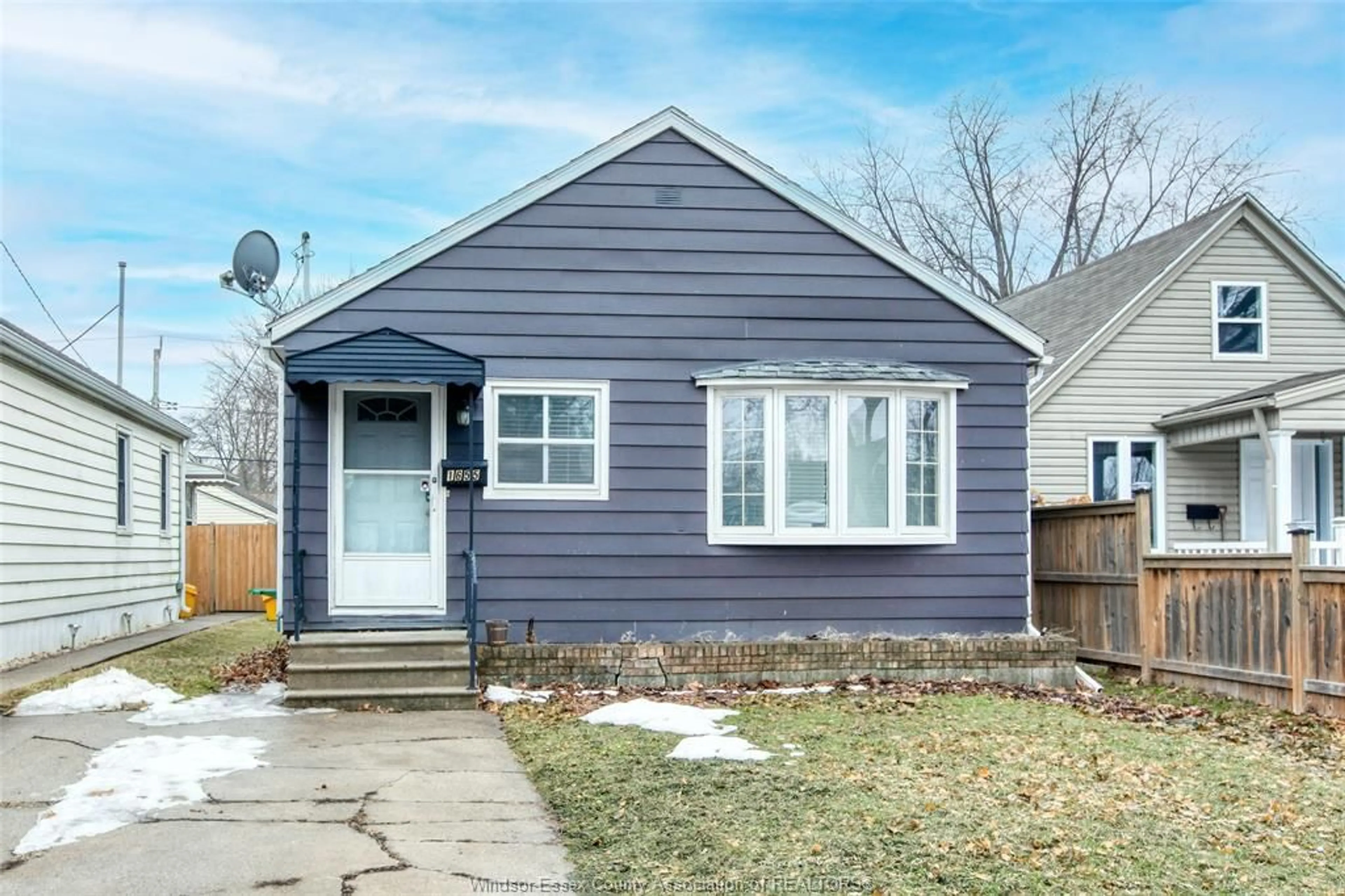 Home with vinyl exterior material, street for 1655 FORD Blvd, Windsor Ontario N8T 2C9