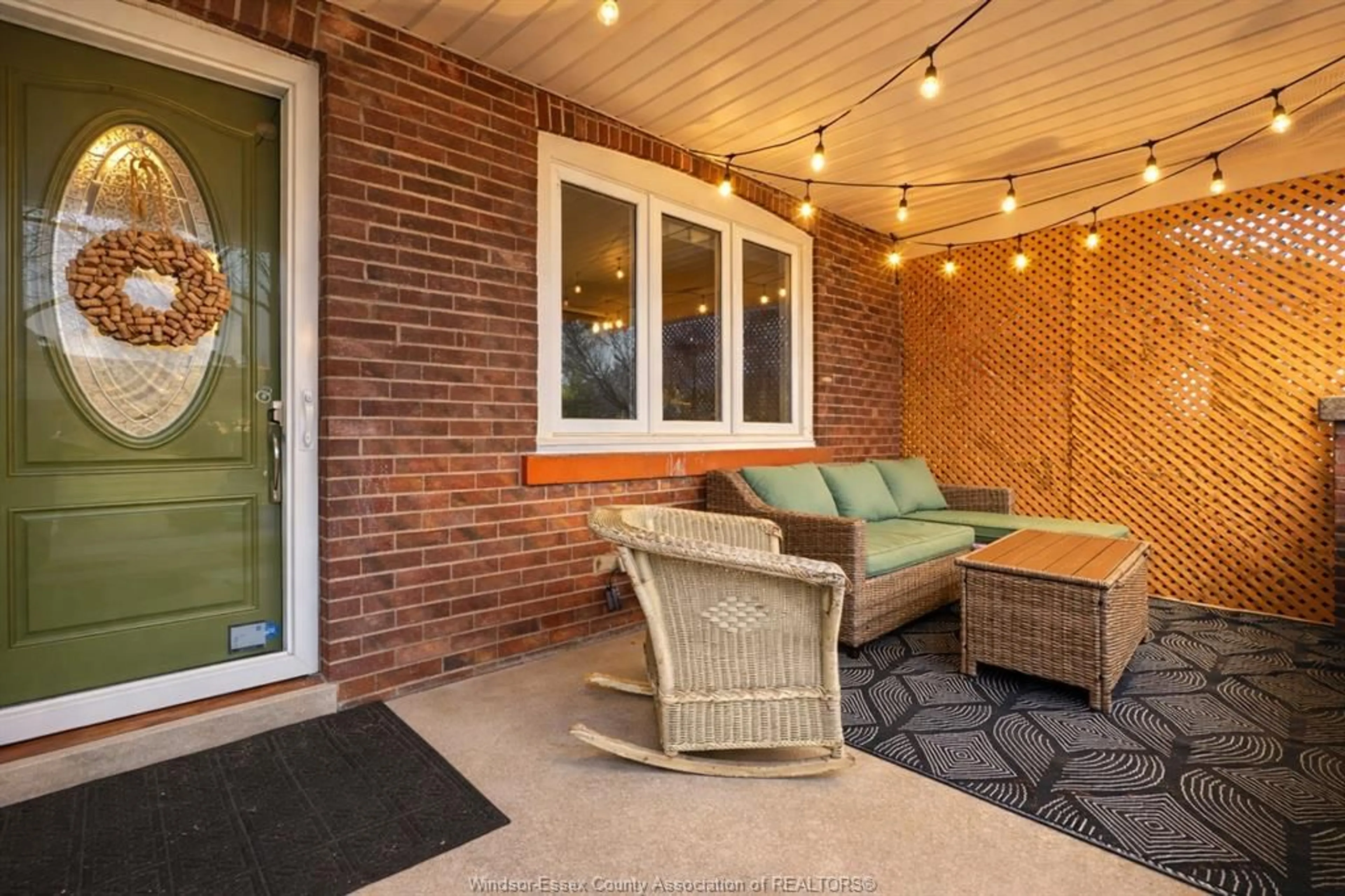 Patio, street for 961 LAWRENCE, Windsor Ontario N8Y 3Z9