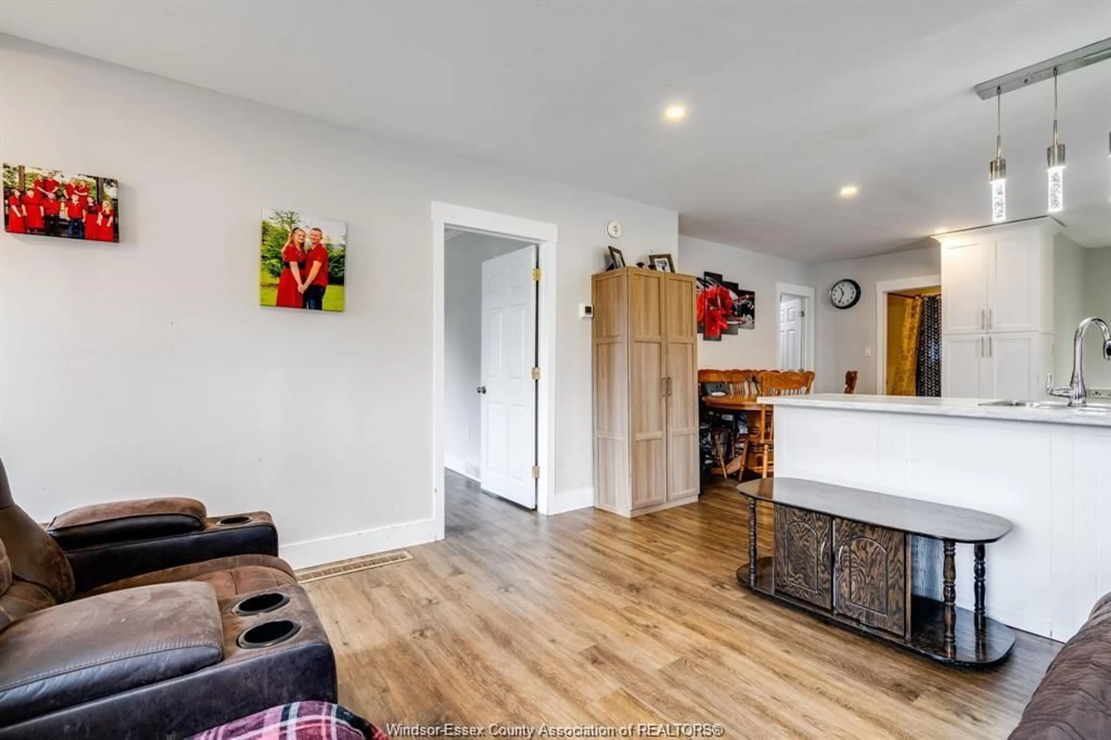 Living room with furniture, wood/laminate floor for 29 WILKINSON Dr, Leamington Ontario N8N 1A1