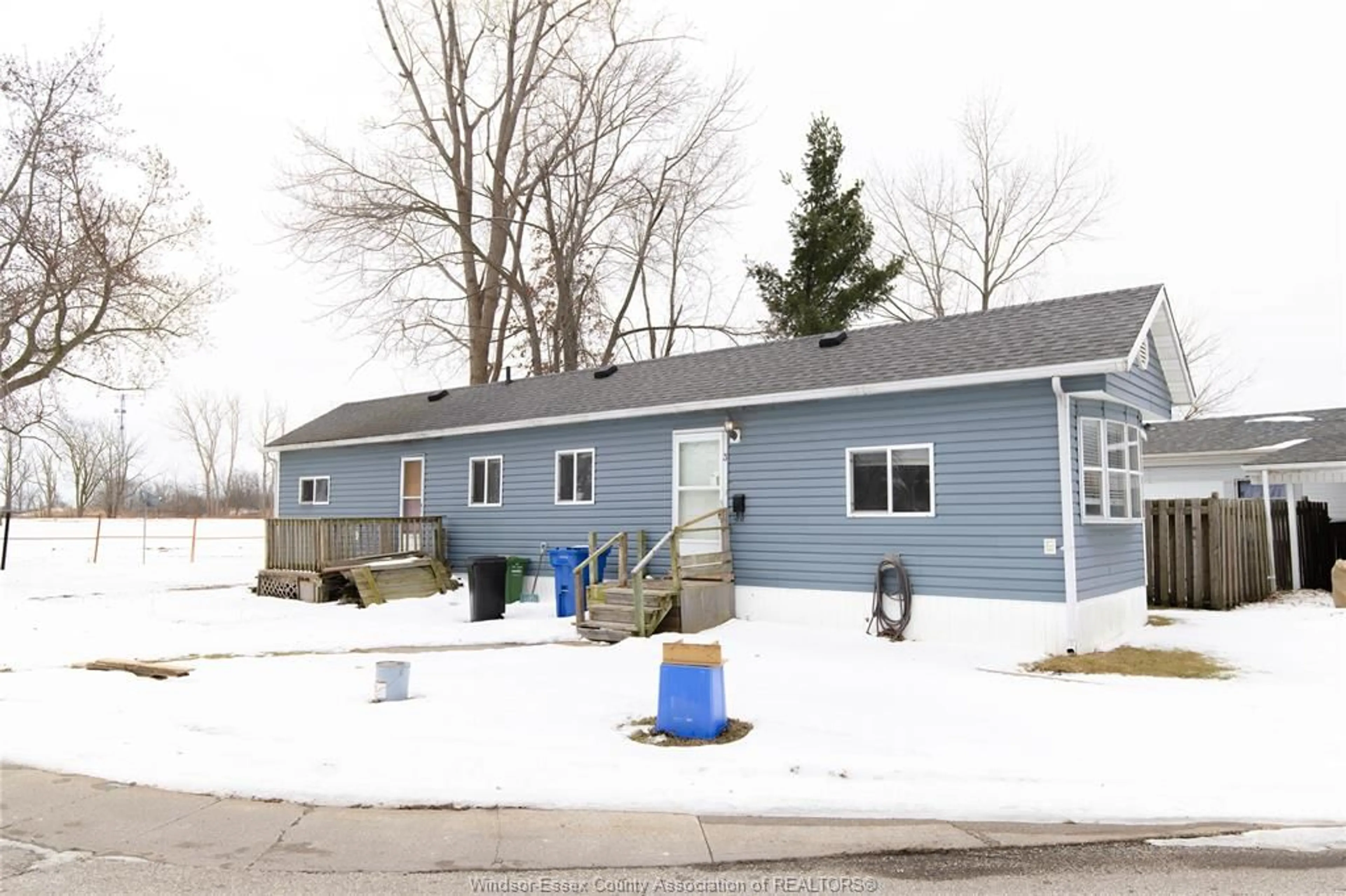 Unknown for 3 OAK Crt, McGregor Ontario N0R 1J0