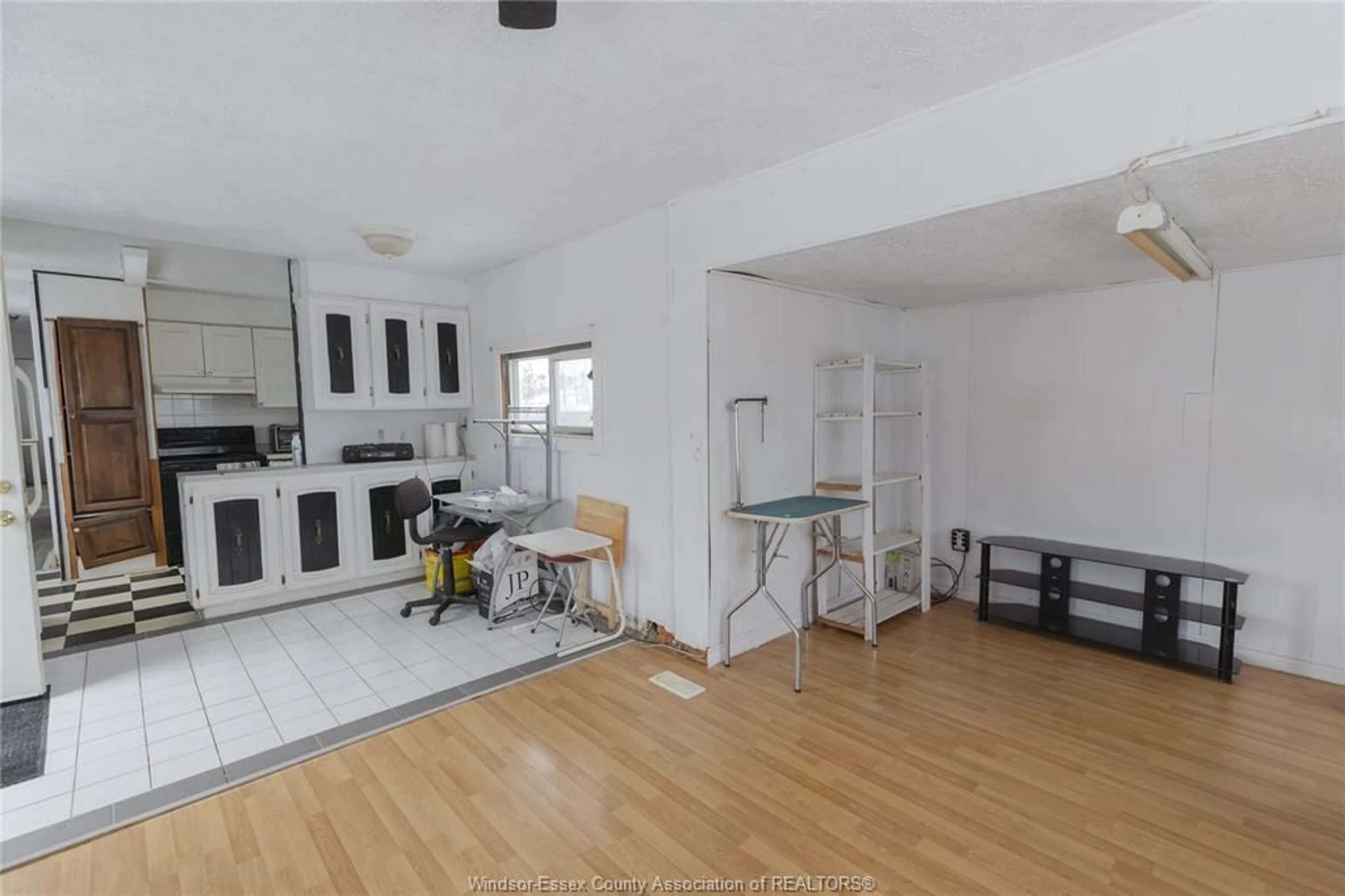 A pic of a room for 3 OAK Crt, McGregor Ontario N0R 1J0