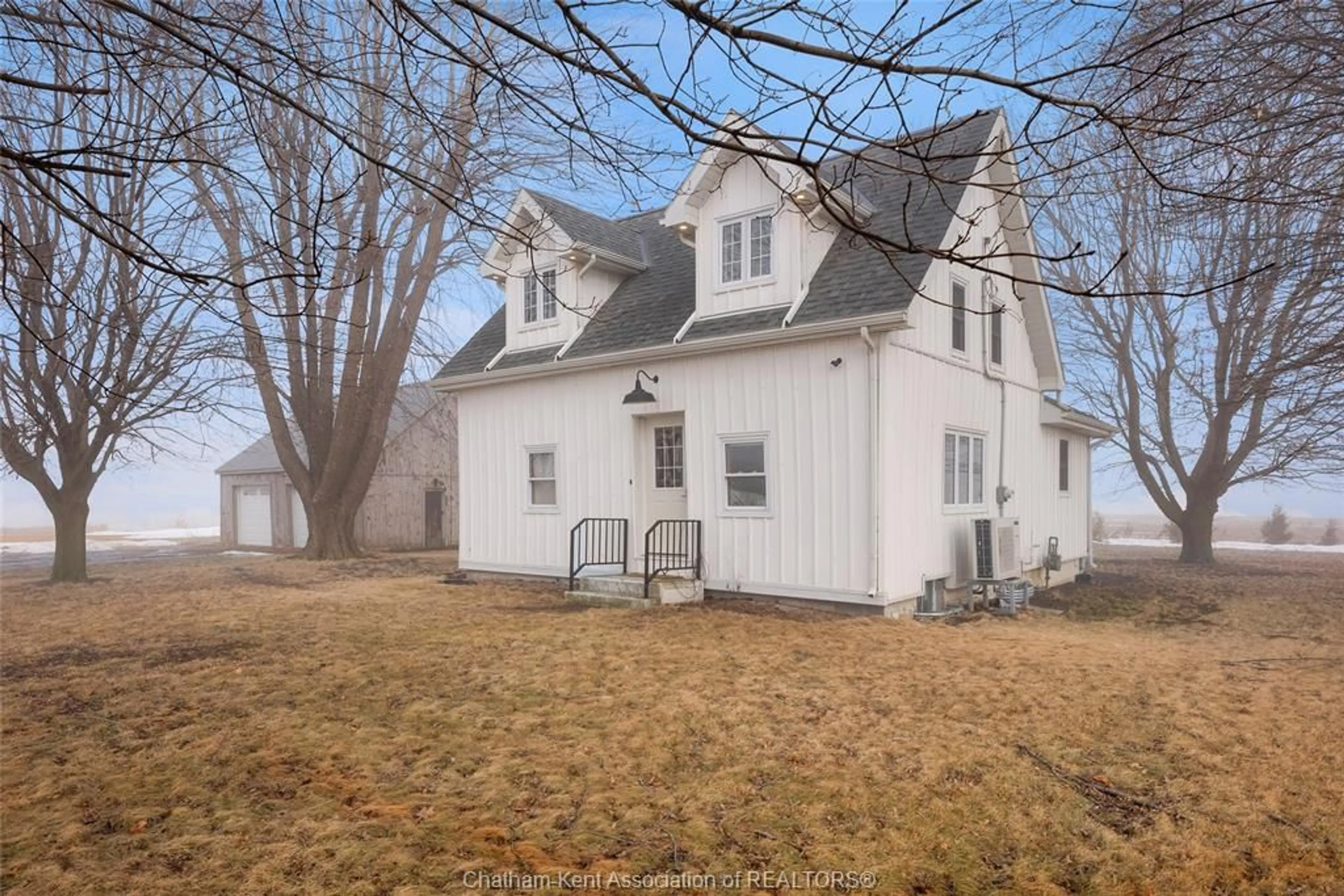 A pic from outside/outdoor area/front of a property/back of a property/a pic from drone, street for 6927 Creek Line, Chatham-Kent Ontario N0P 1Z0